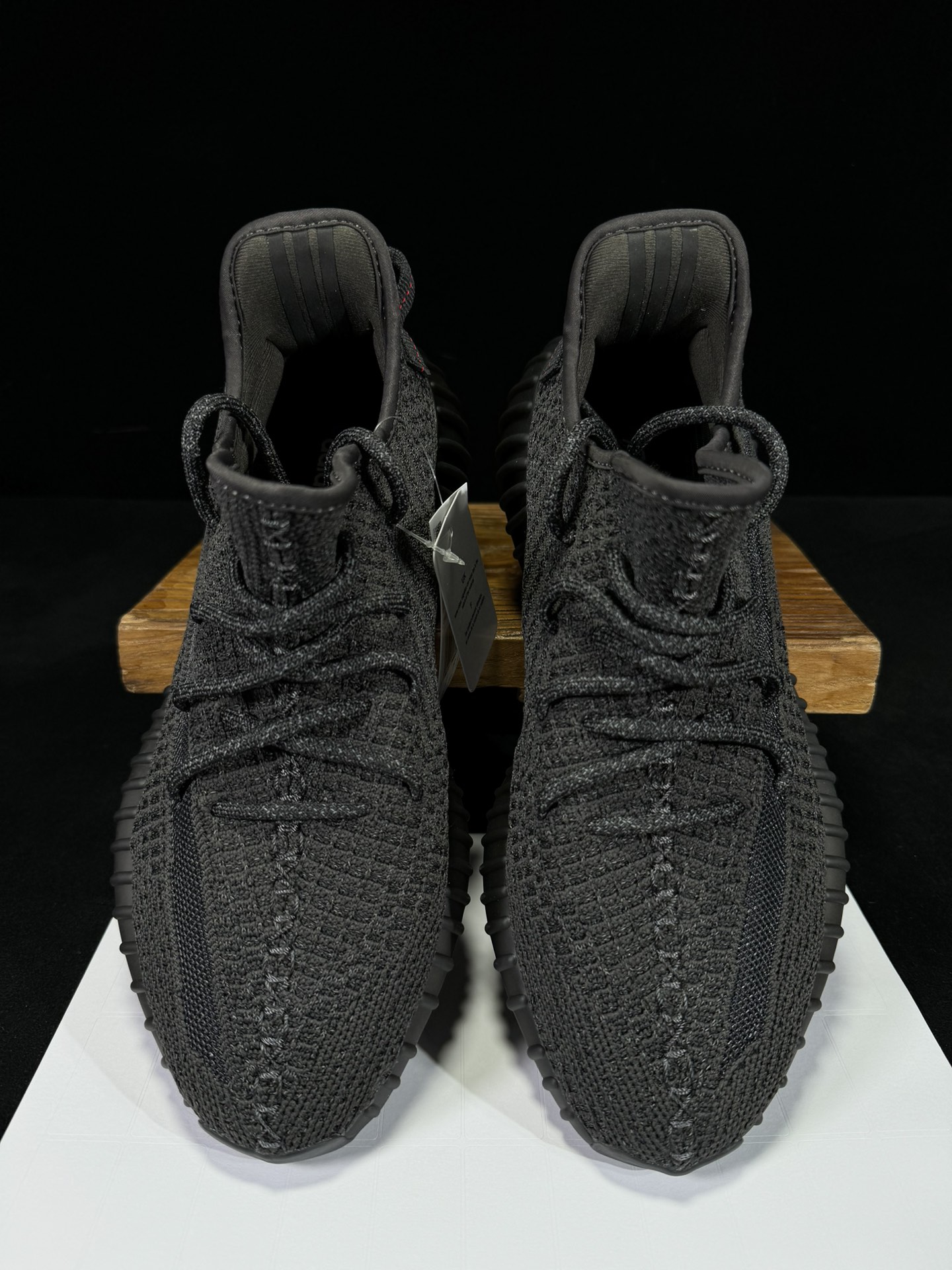 Yeezy350V2黑/满天星市面椰子销量NO.1真遥遥领先！百万级销量最强性价比版本没有之一！7年时间