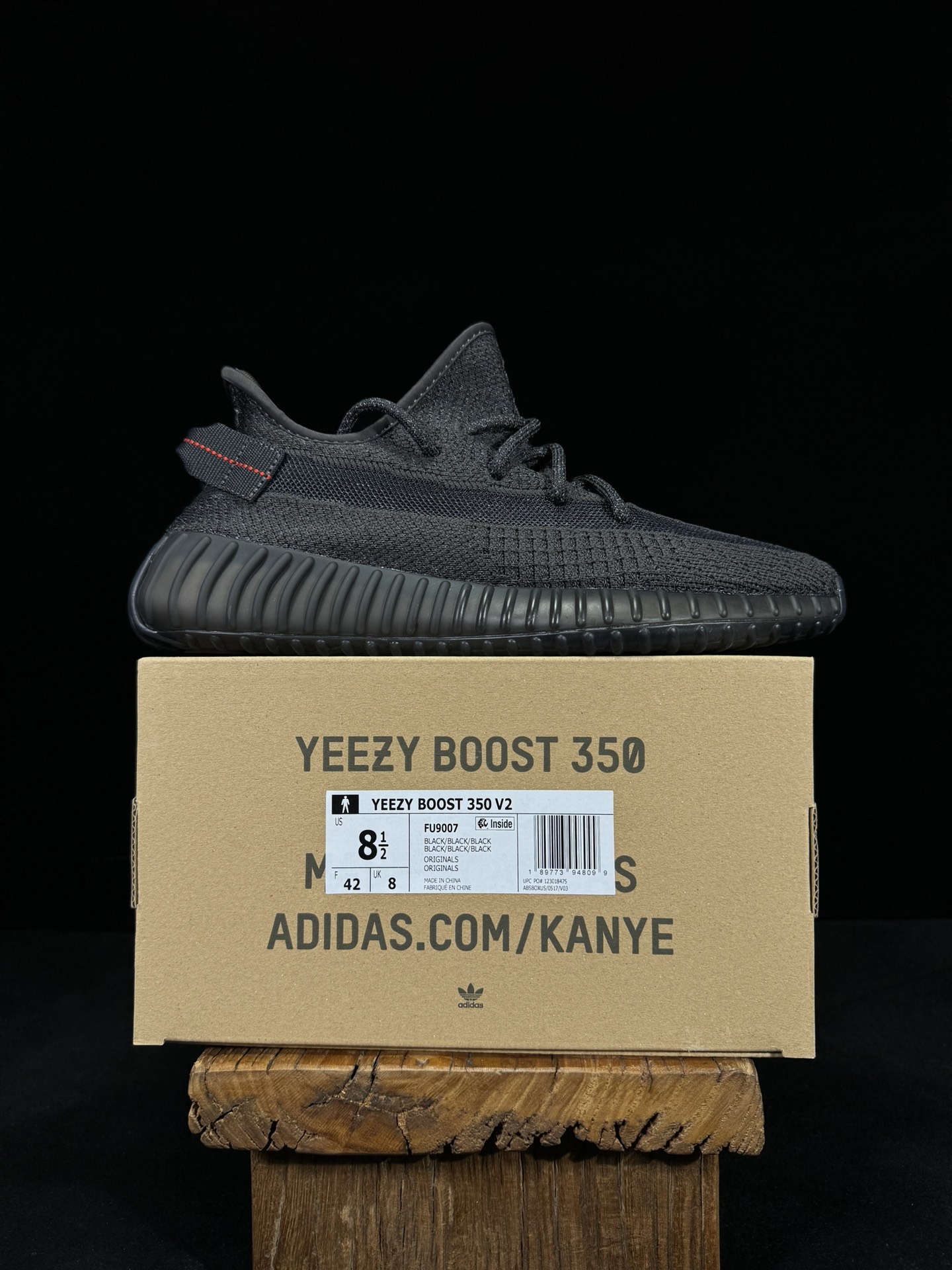 Yeezy350V2黑/满天星市面椰子销量NO.1真遥遥领先！百万级销量最强性价比版本没有之一！7年时间