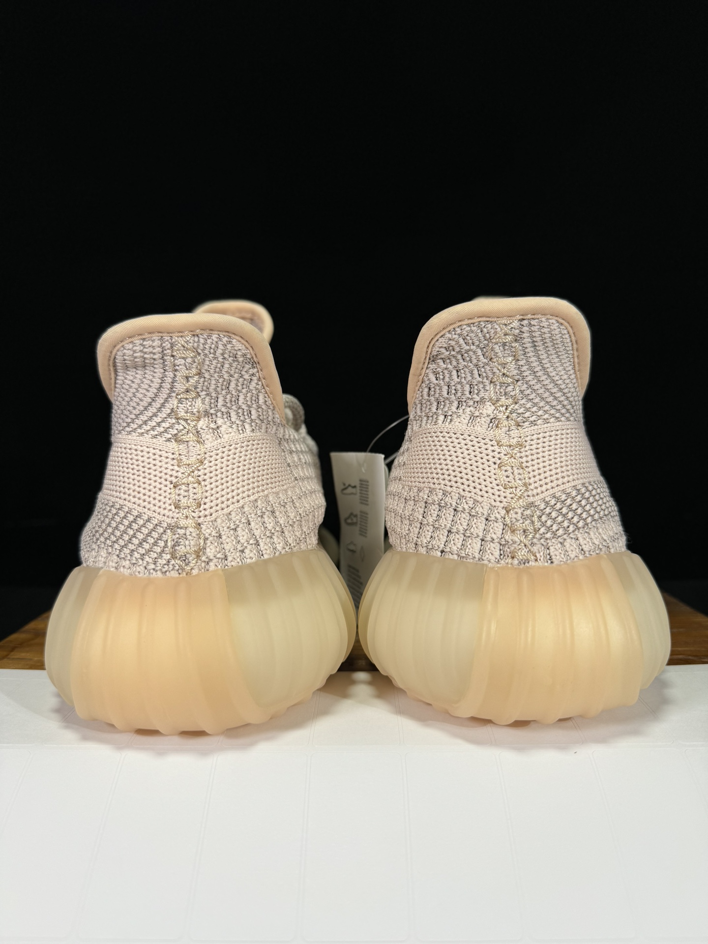 Yeezy350V2粉/满天星市面椰子销量NO.1真遥遥领先！百万级销量最强性价比版本没有之一！7年时间