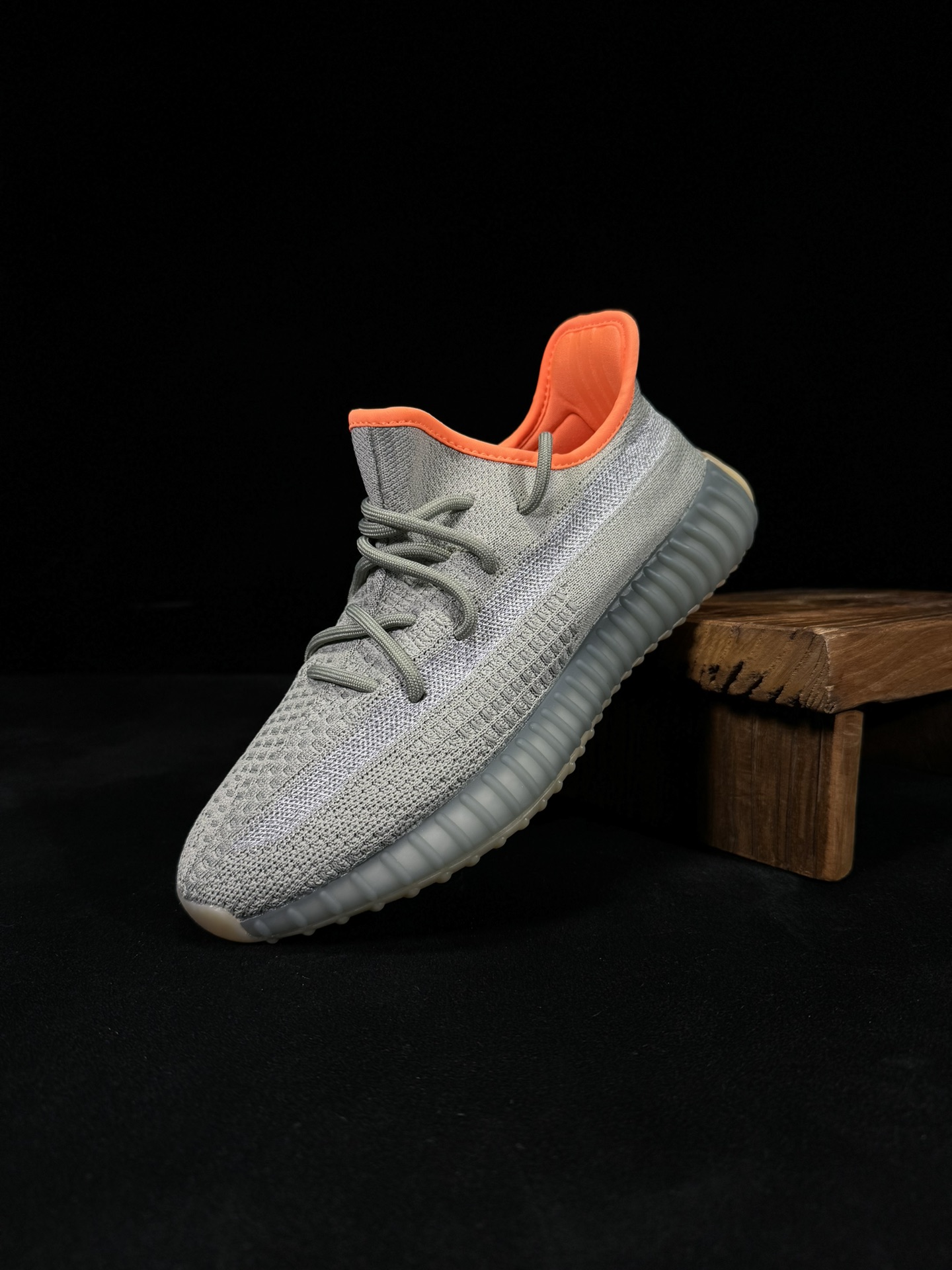 Yeezy350V2哈密瓜鼠尾草/满天星市面椰子销量NO.1真遥遥领先！百万级销量最强性价比版本没有之一