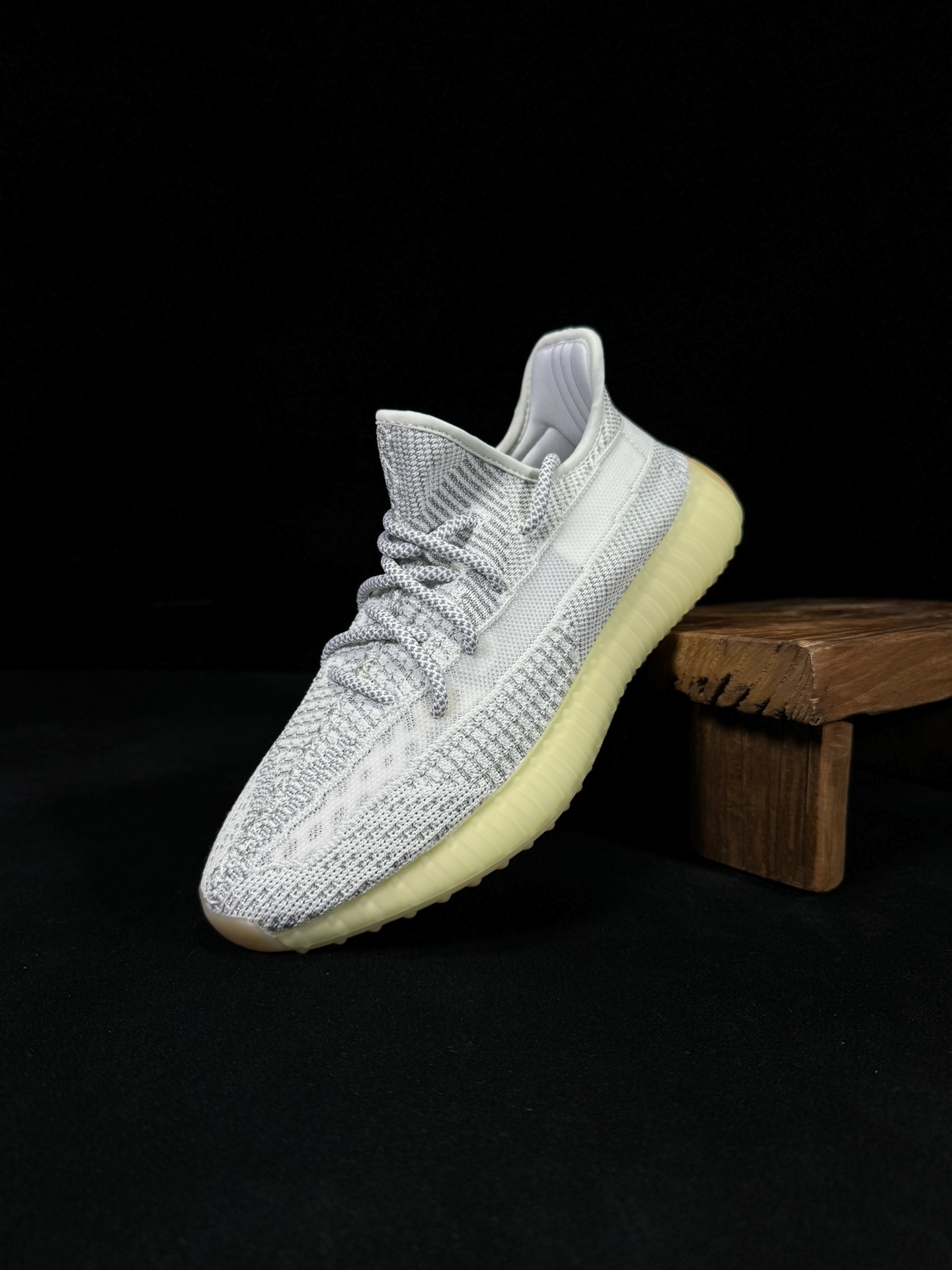 Yeezy350V2灰/满天星市面椰子销量NO.1真遥遥领先！百万级销量最强性价比版本没有之一！7年时间