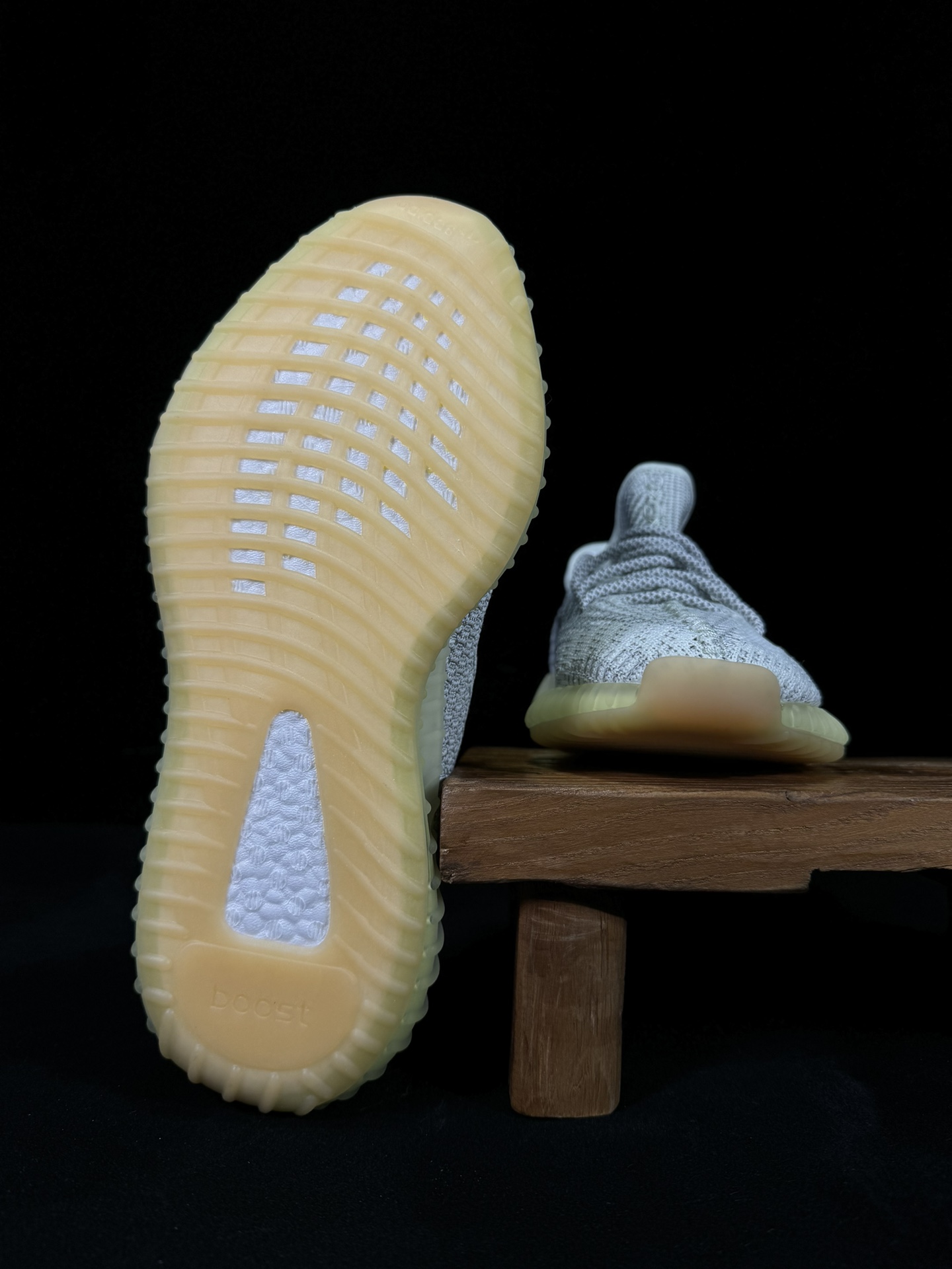 Yeezy350V2灰/满天星市面椰子销量NO.1真遥遥领先！百万级销量最强性价比版本没有之一！7年时间