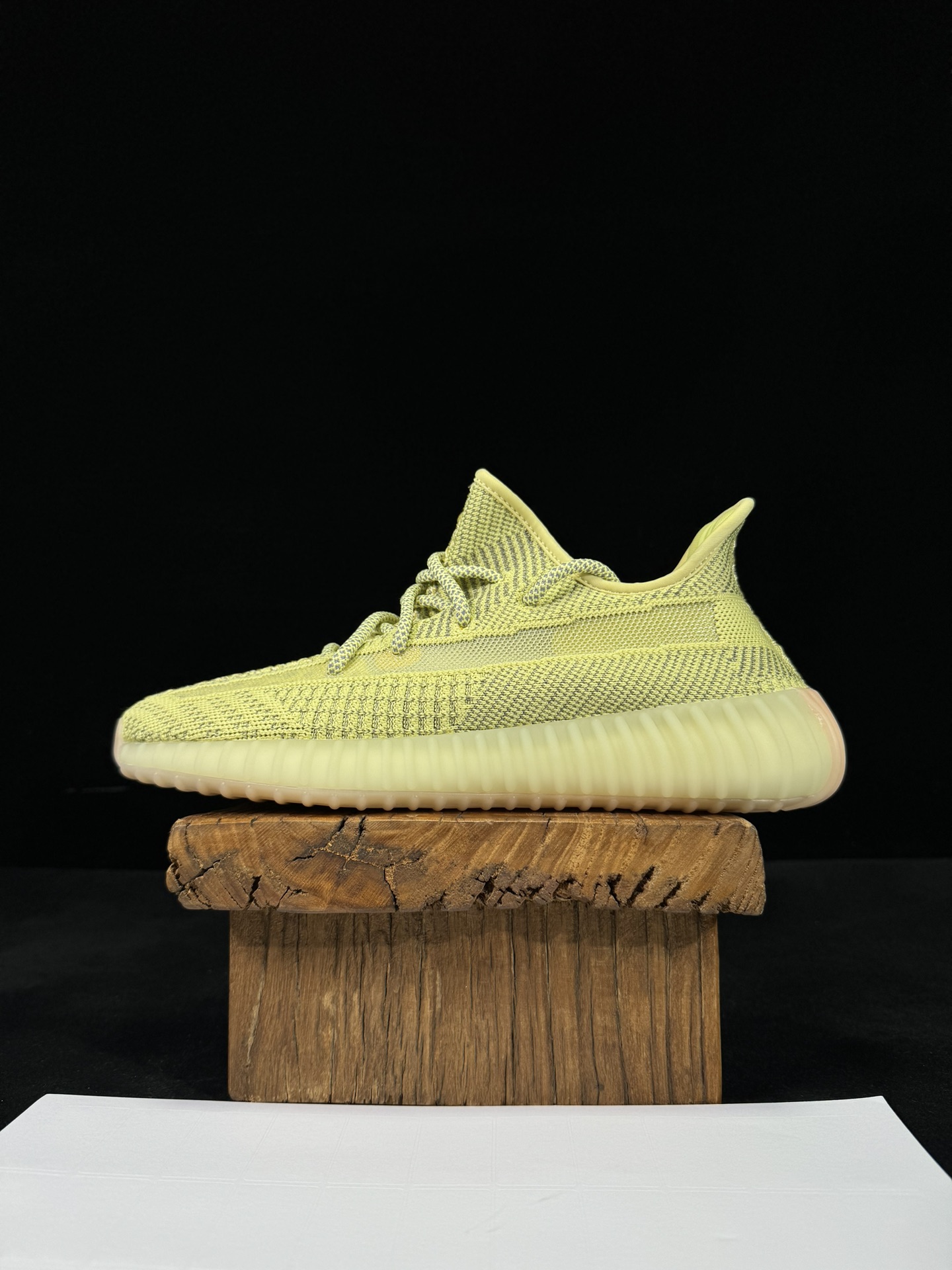 Yeezy 350V2 满天星 24个配色🈴
市面椰子销量NO.1 真遥遥领先!
百万级销量,最强性价比版本,没有之一!
7年时间检验过的销量王者,老卖家都知道!
懂货的看鞋型细节一眼便知,不用赘述!
品质和鞋型是基操,都是大家模仿的对象!
货量常年充足,基本从不断码!
尺码36-47带半码