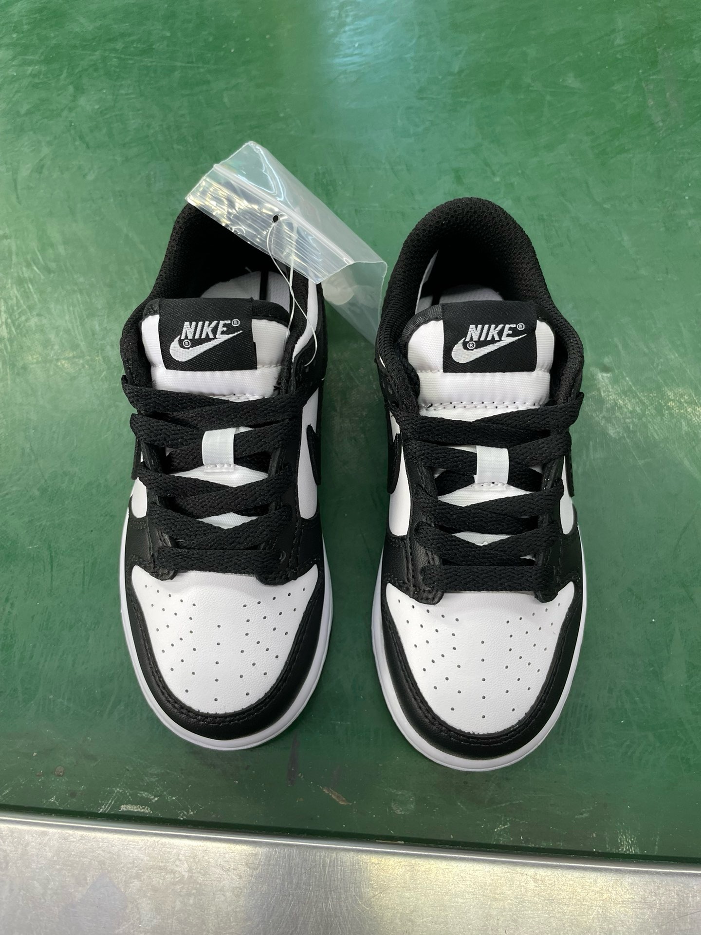 特价清货 🛑📣补货入仓！
童鞋dunk 黑白熊猫
C版大厂出品，比市面小厂童鞋品质好太多了！
尺码27.