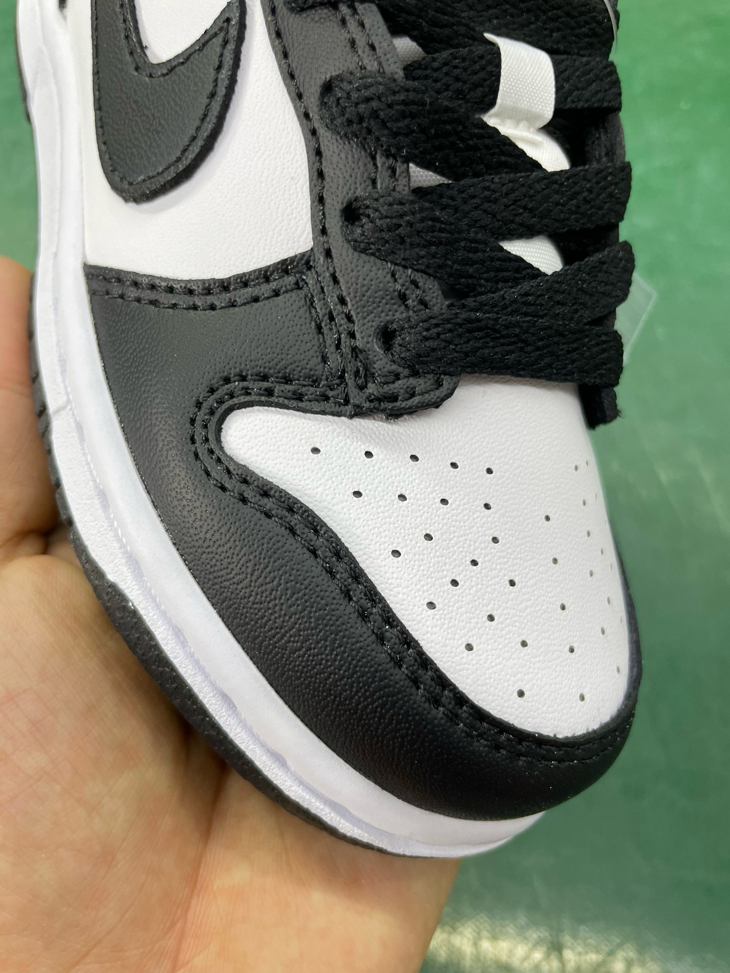 特价清货 🛑📣补货入仓！
童鞋dunk 黑白熊猫
C版大厂出品，比市面小厂童鞋品质好太多了！
尺码27.