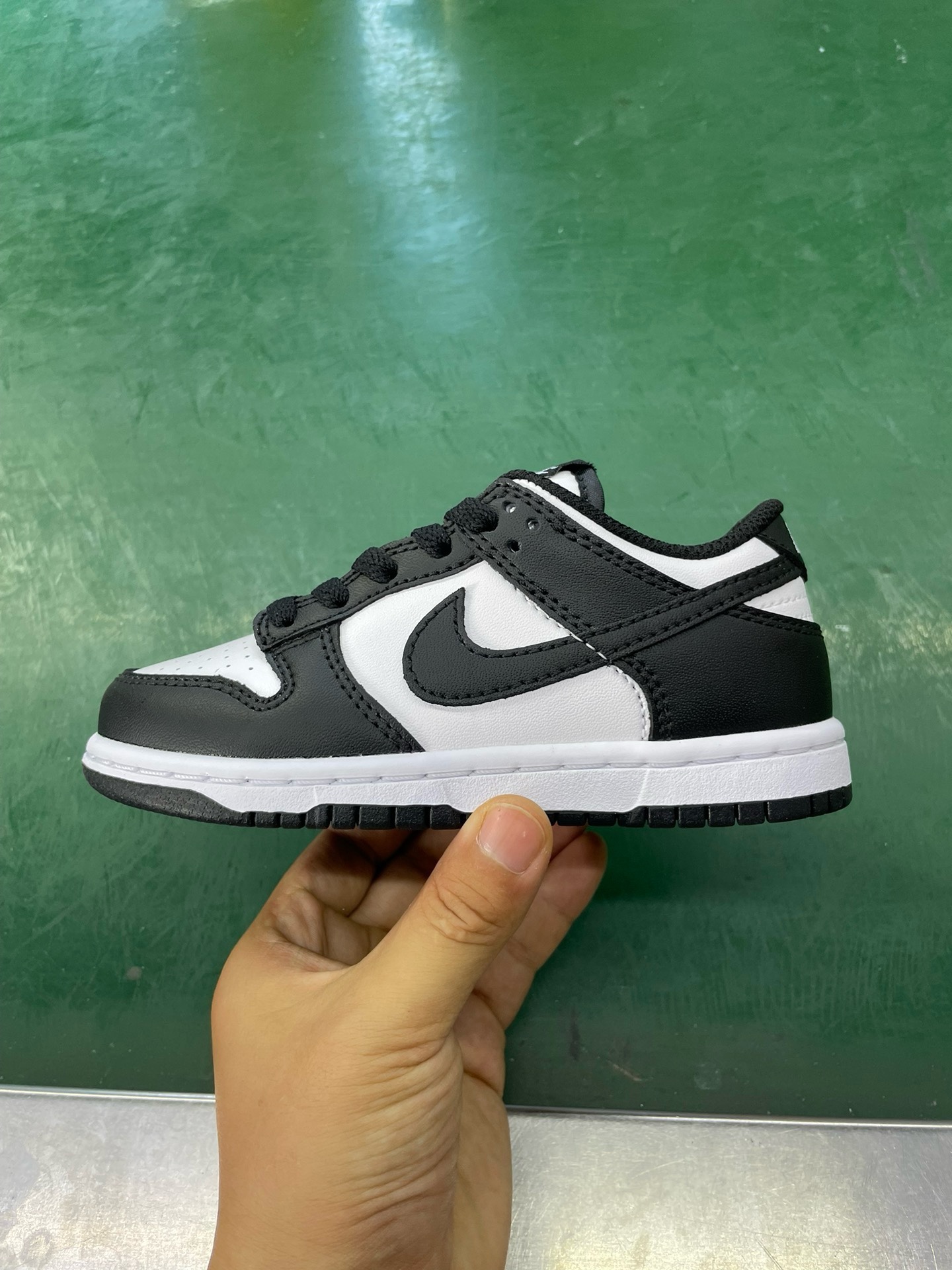 特价清货 🛑📣补货入仓！
童鞋dunk 黑白熊猫
C版大厂出品，比市面小厂童鞋品质好太多了！
尺码27.