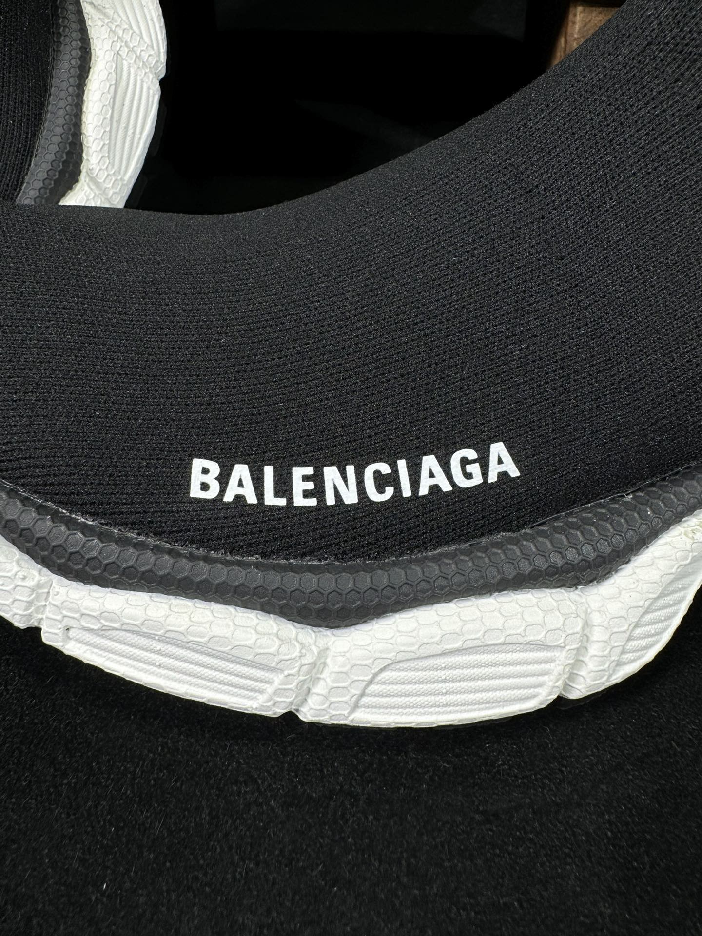 XL袜子鞋BALENCIAGA3XL巴黎世家袜子鞋复古休闲运动鞋系列推出探索时尚界对于原创与挪用的概念以