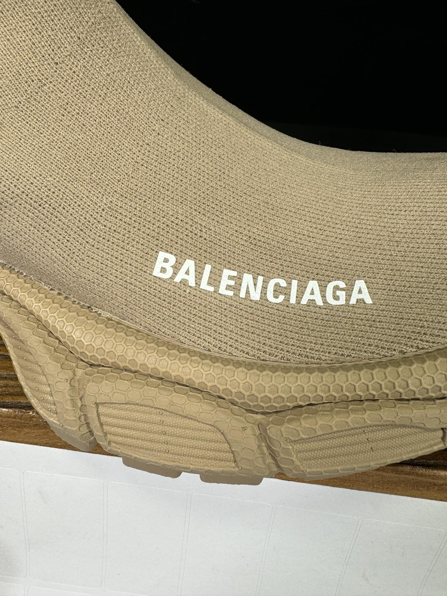 XL袜子鞋BALENCIAGA3XL巴黎世家袜子鞋复古休闲运动鞋系列推出探索时尚界对于原创与挪用的概念以