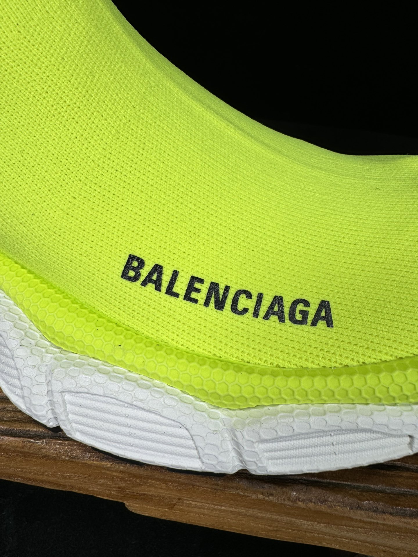 XL袜子鞋BALENCIAGA3XL巴黎世家袜子鞋复古休闲运动鞋系列推出探索时尚界对于原创与挪用的概念以