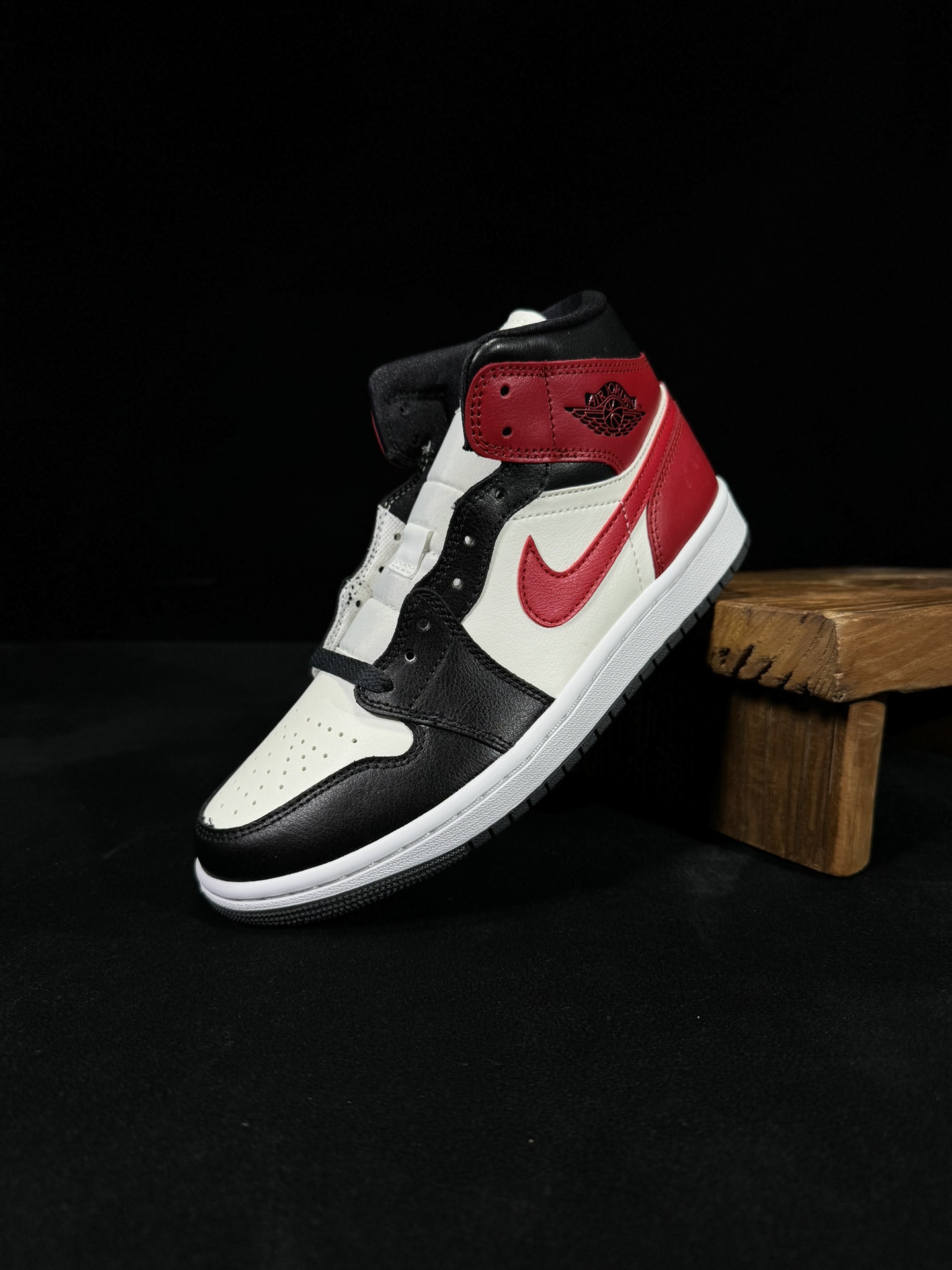 AJ1Mid中帮黑红色市售最强中帮天花板品质！市面唯一正确版本全鞋正品原材料货号BQ6472-160尺码