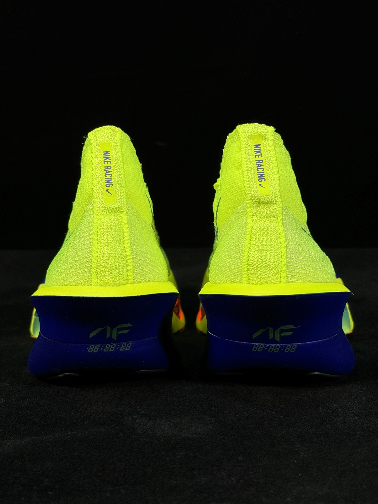 年最新超级马拉松跑鞋！NKAlphafly3黄色两个Airzoom缓震配置全掌碳板！中底ZoomX泡绵从