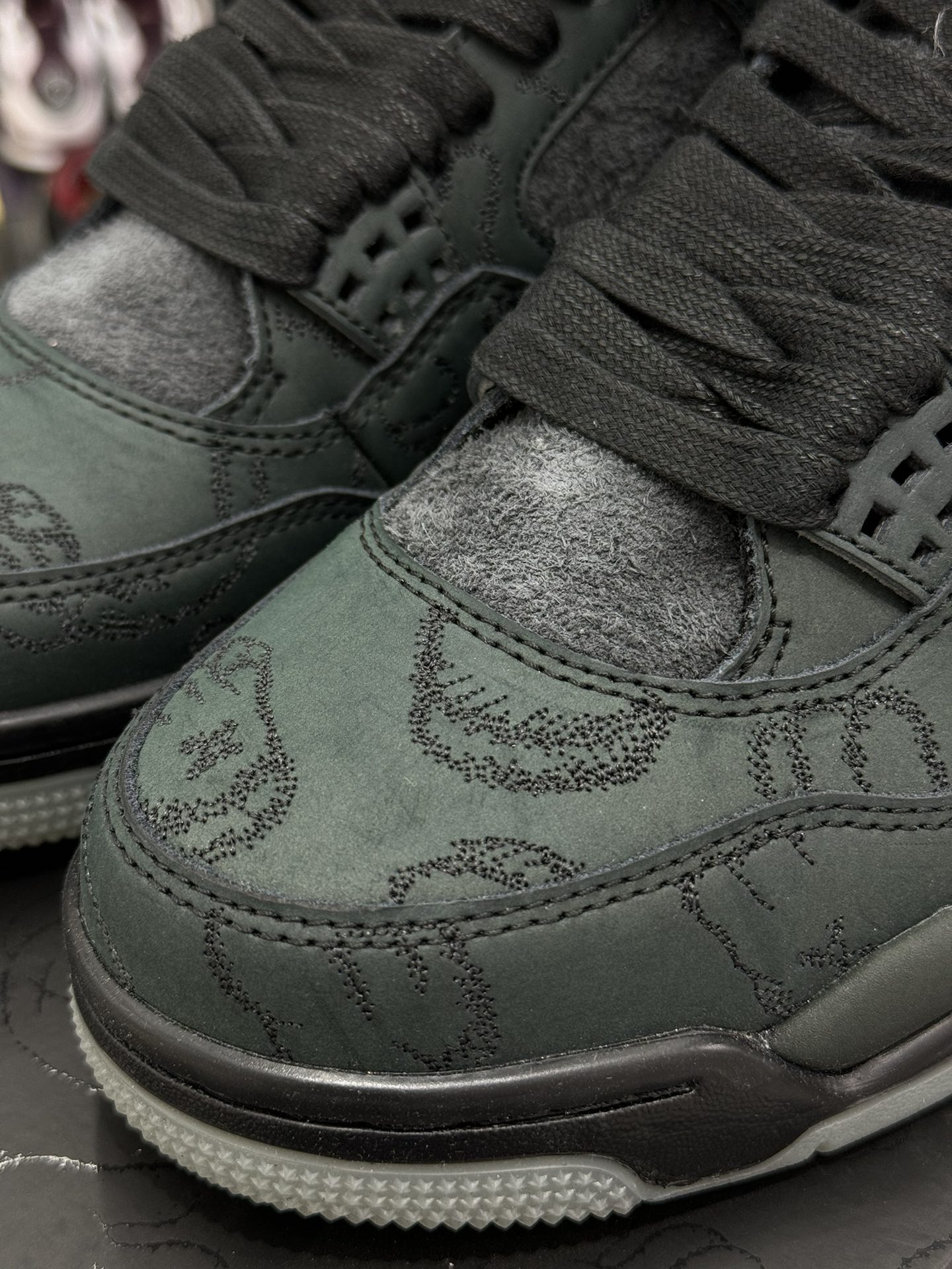 KawsxAirJordan4BlackAJ4黑麂皮夜光限量联名930155-001.5414242.5