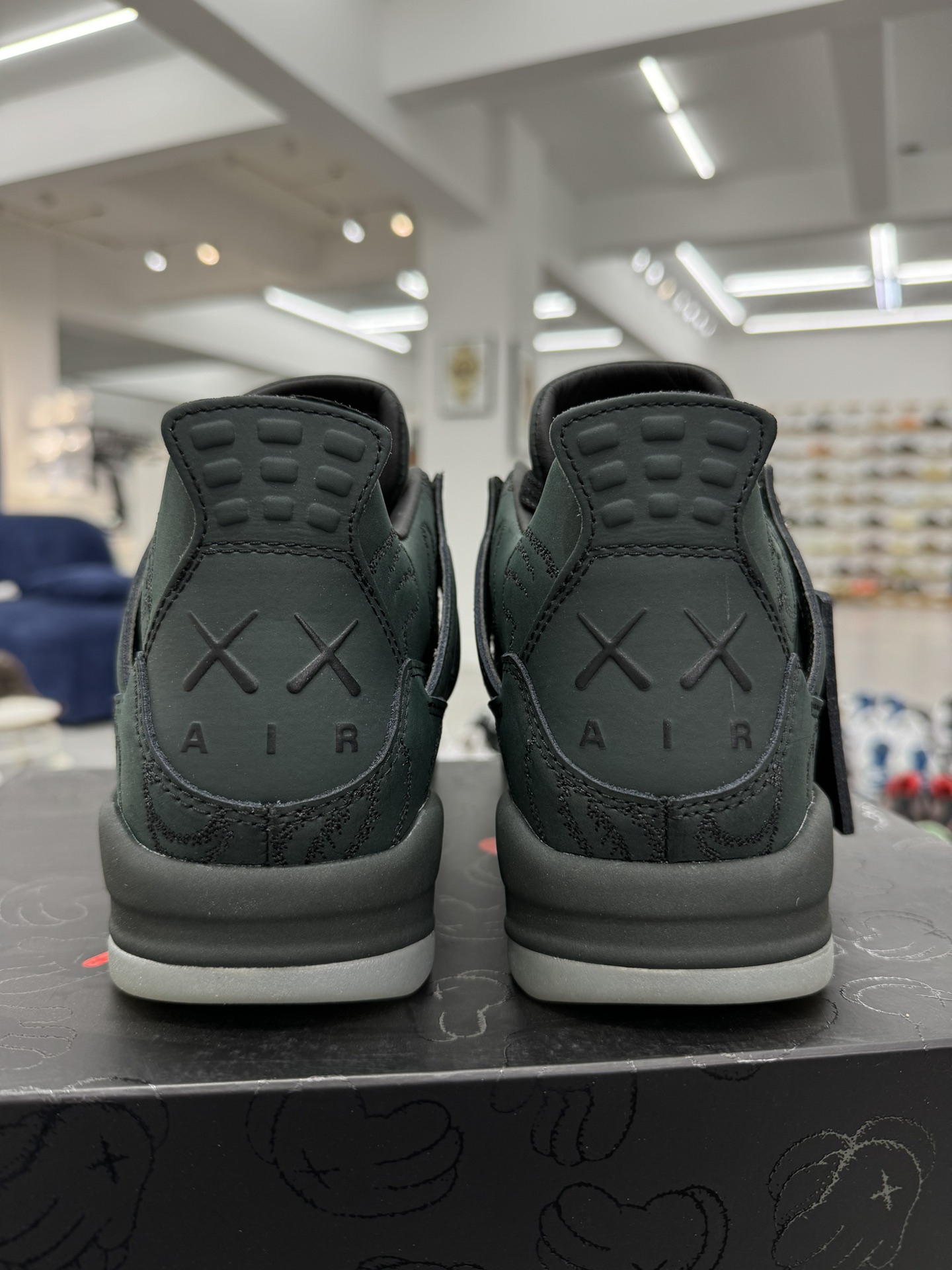 KawsxAirJordan4BlackAJ4黑麂皮夜光限量联名930155-001.5414242.5