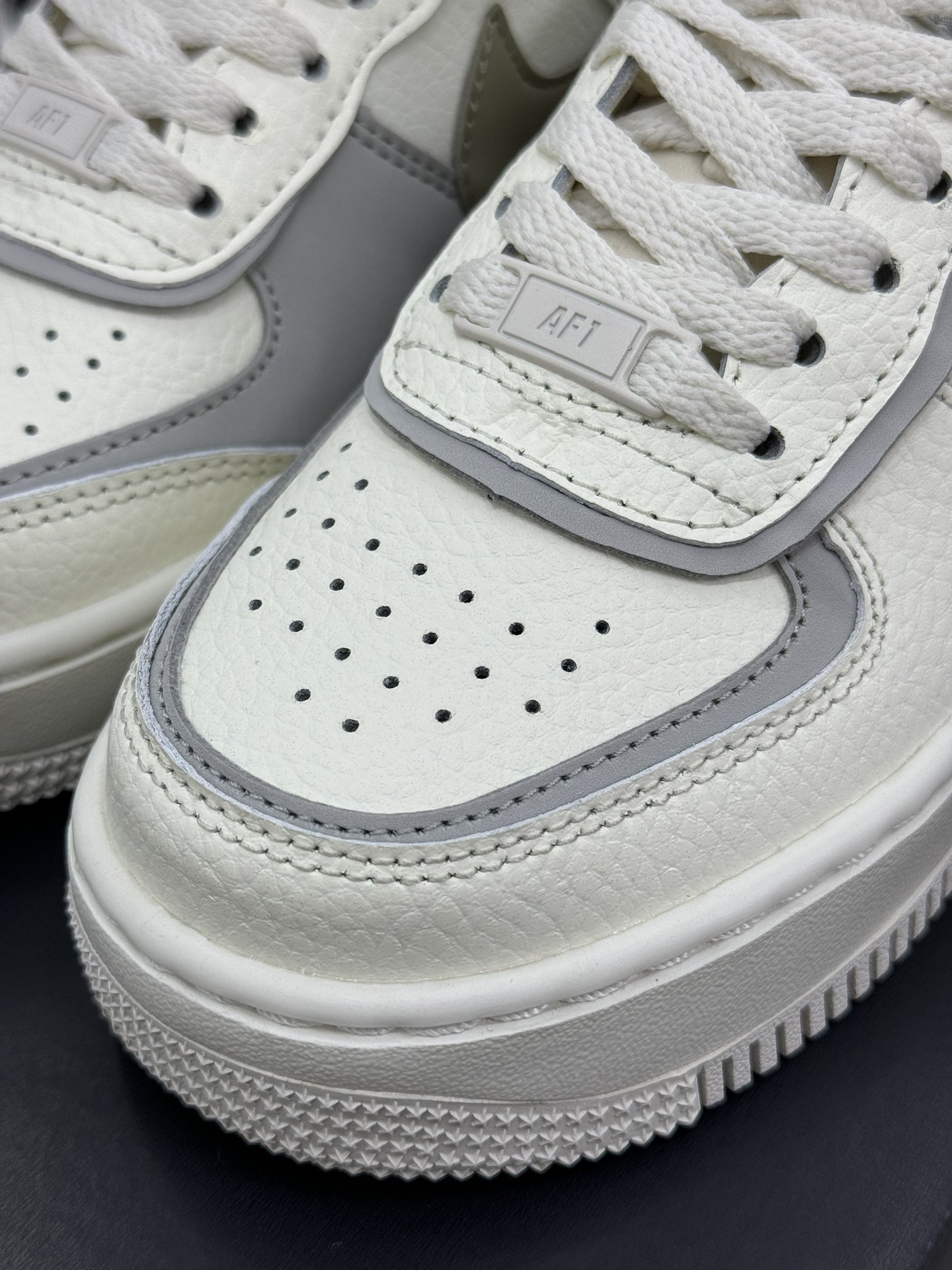 空军！马卡龙系列第5色奶白黑NikeAIRForce1Low空军一号百分百每个配色原鞋开发！PT市场真正