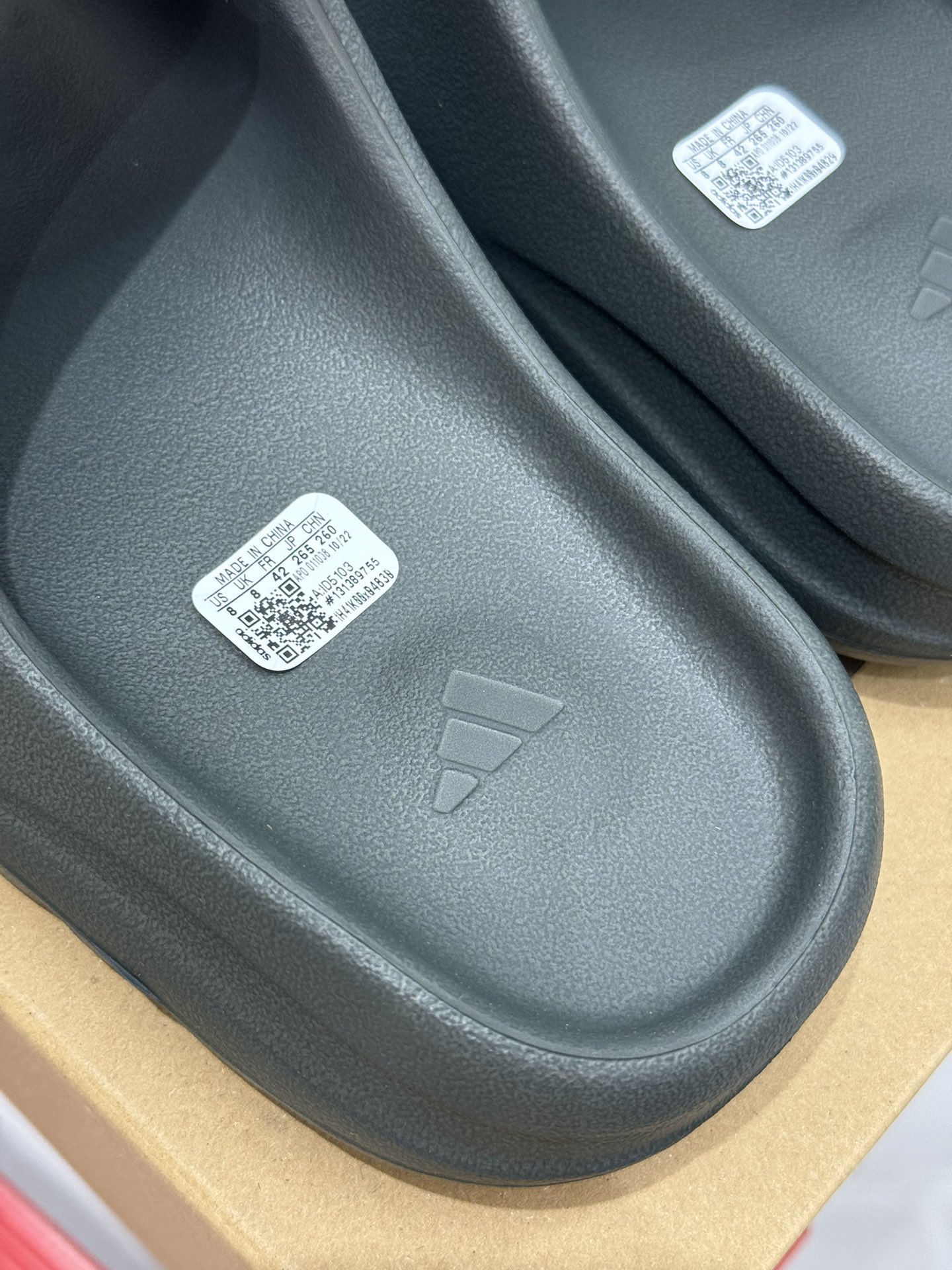 
椰子拖鞋黑色（雾面）ID5103
顶级用料无任何异味和多余毛边！
品质拉满价格拉到底！
尺码：37 3