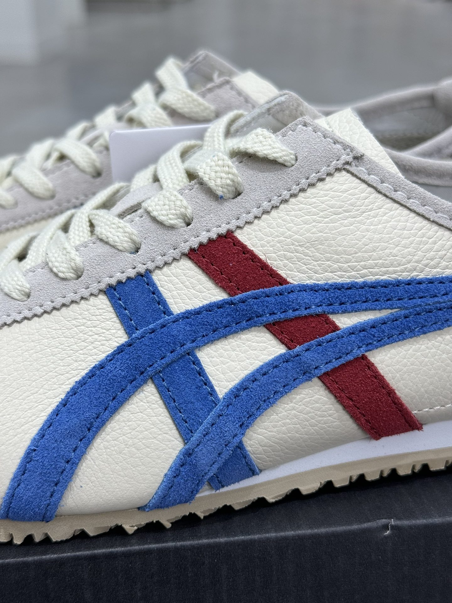 
PK版出货！顶级头层，最强品质！
鬼冢虎 巴斯光年 白蓝红
ASICS Tiger  Mexico 6