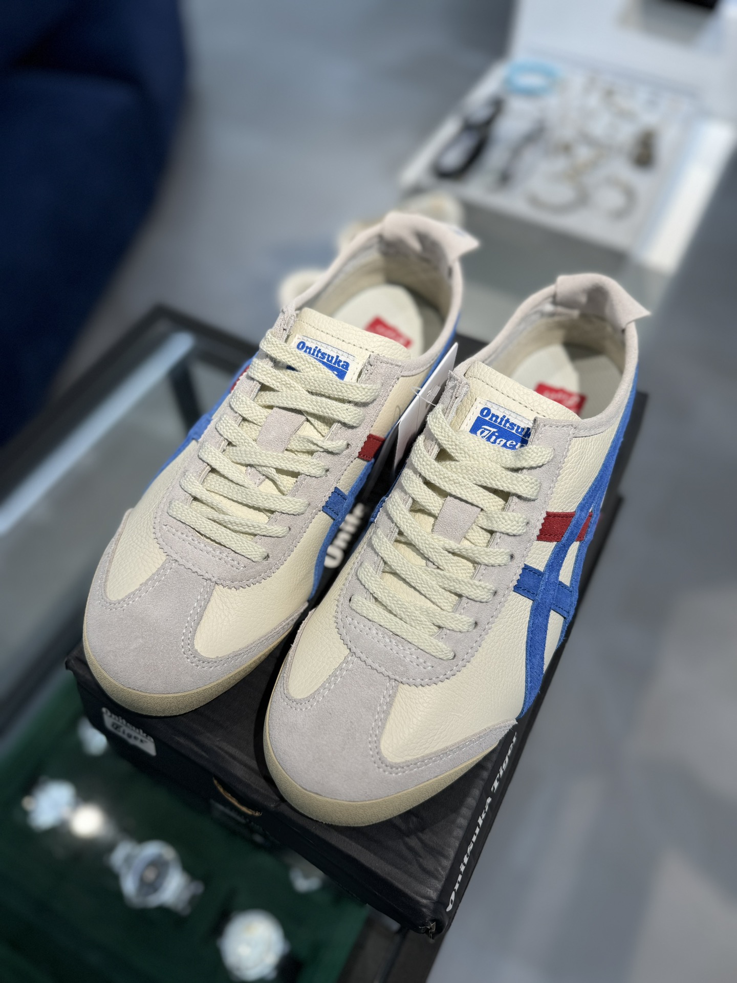 
PK版出货！顶级头层，最强品质！
鬼冢虎 巴斯光年 白蓝红
ASICS Tiger  Mexico 6