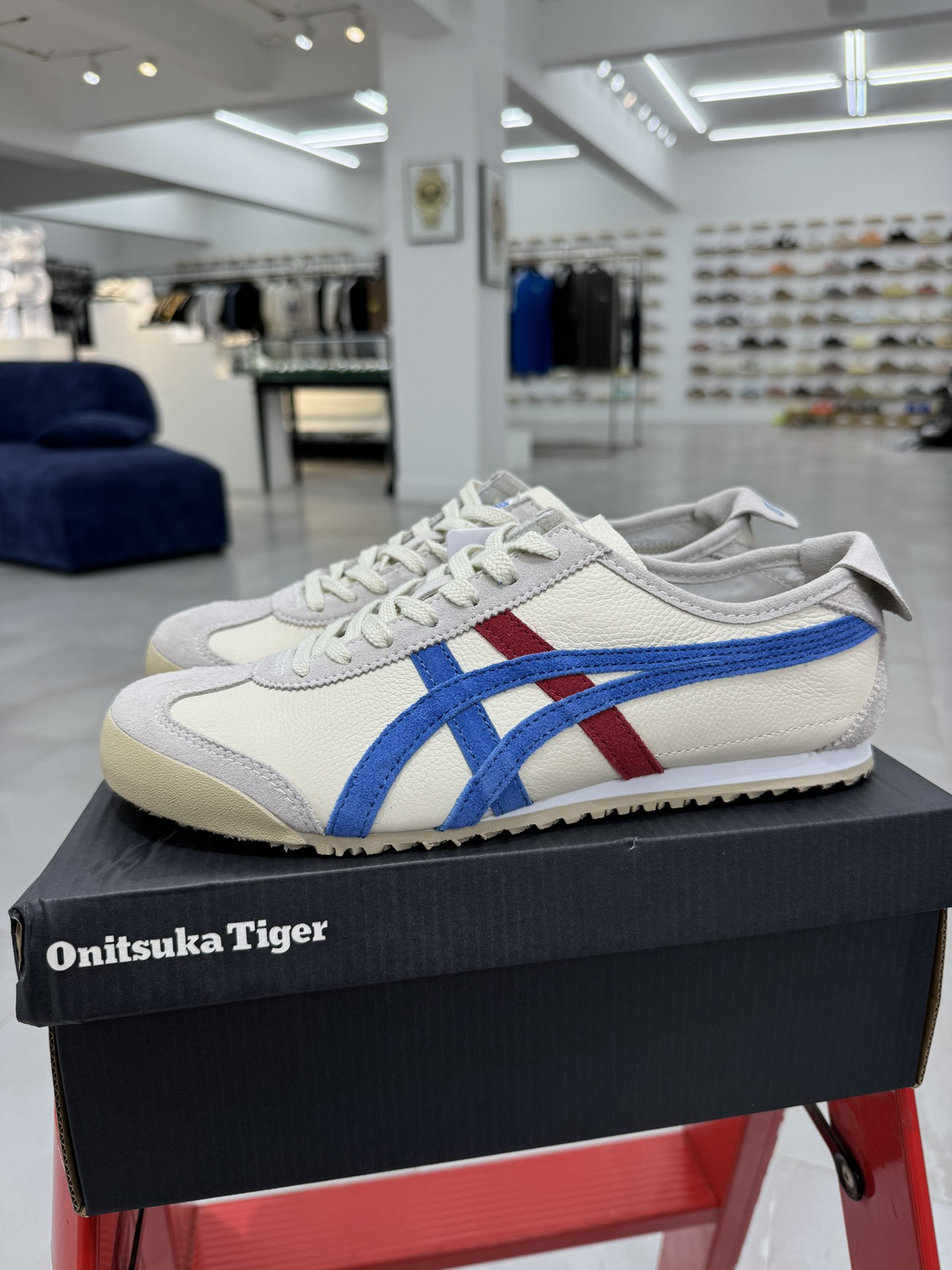 
PK版出货！顶级头层，最强品质！
鬼冢虎 巴斯光年 白蓝红
ASICS Tiger  Mexico 6