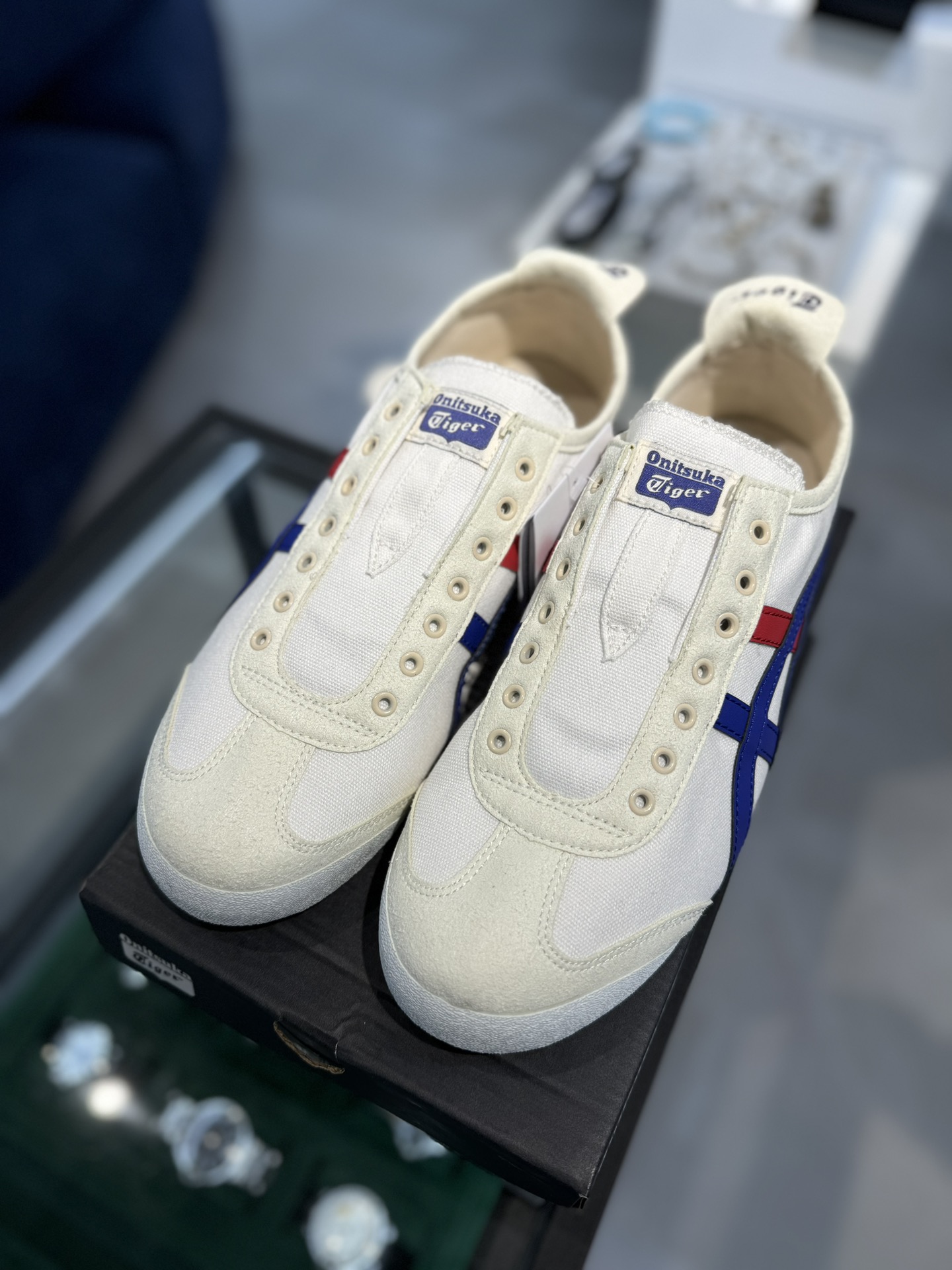 
PK版出货！纯原大厂最强品质！
鬼冢虎 帆布面白烫金
ASICS Tiger  Mexico 66 牛