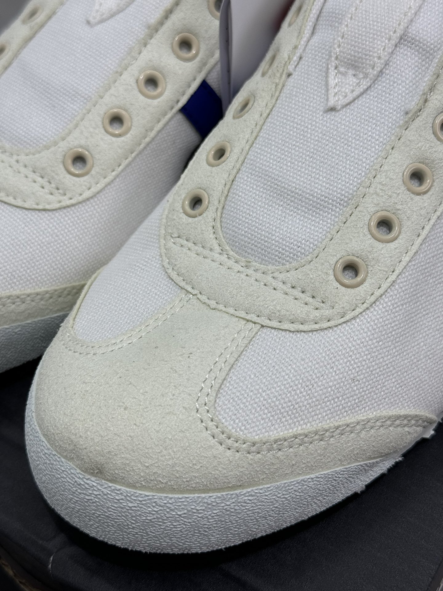 
PK版出货！纯原大厂最强品质！
鬼冢虎 帆布面白烫金
ASICS Tiger  Mexico 66 牛