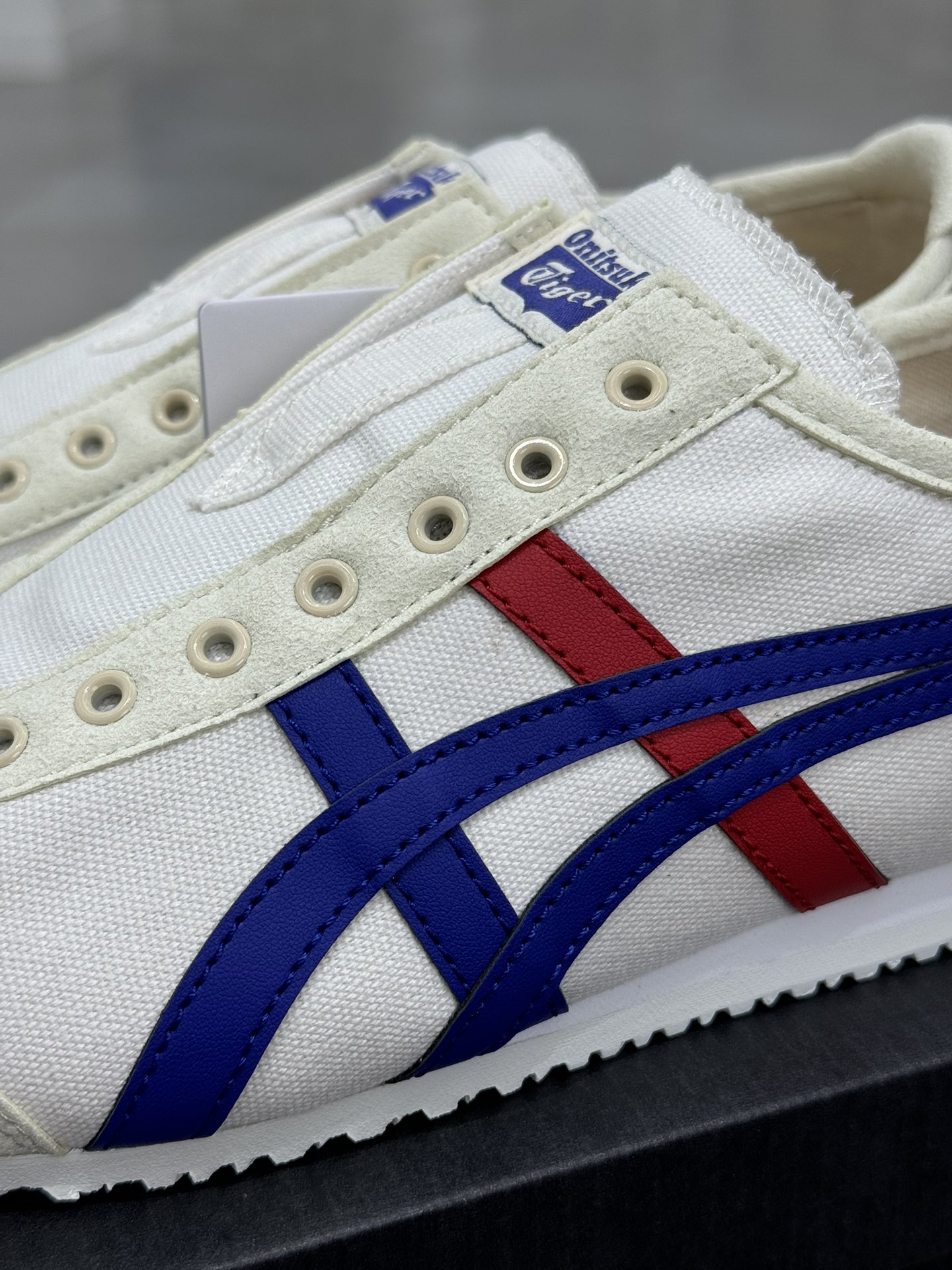 
PK版出货！纯原大厂最强品质！
鬼冢虎 帆布面白烫金
ASICS Tiger  Mexico 66 牛