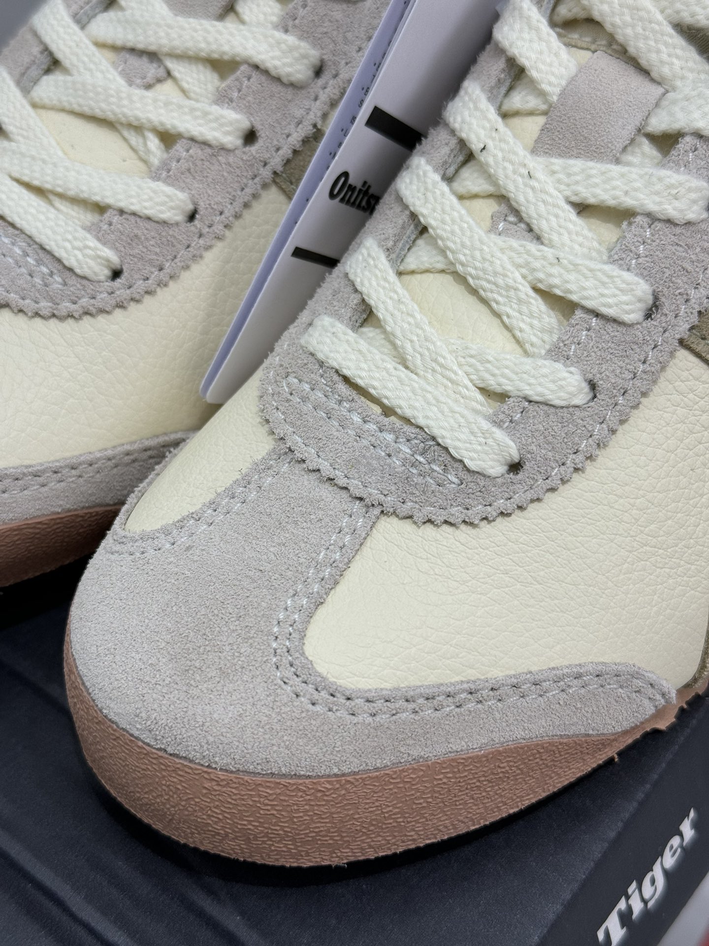 
PK版出货！顶级头层，最强品质！
鬼冢虎 巴斯光年 灰棕
ASICS Tiger  Mexico 66