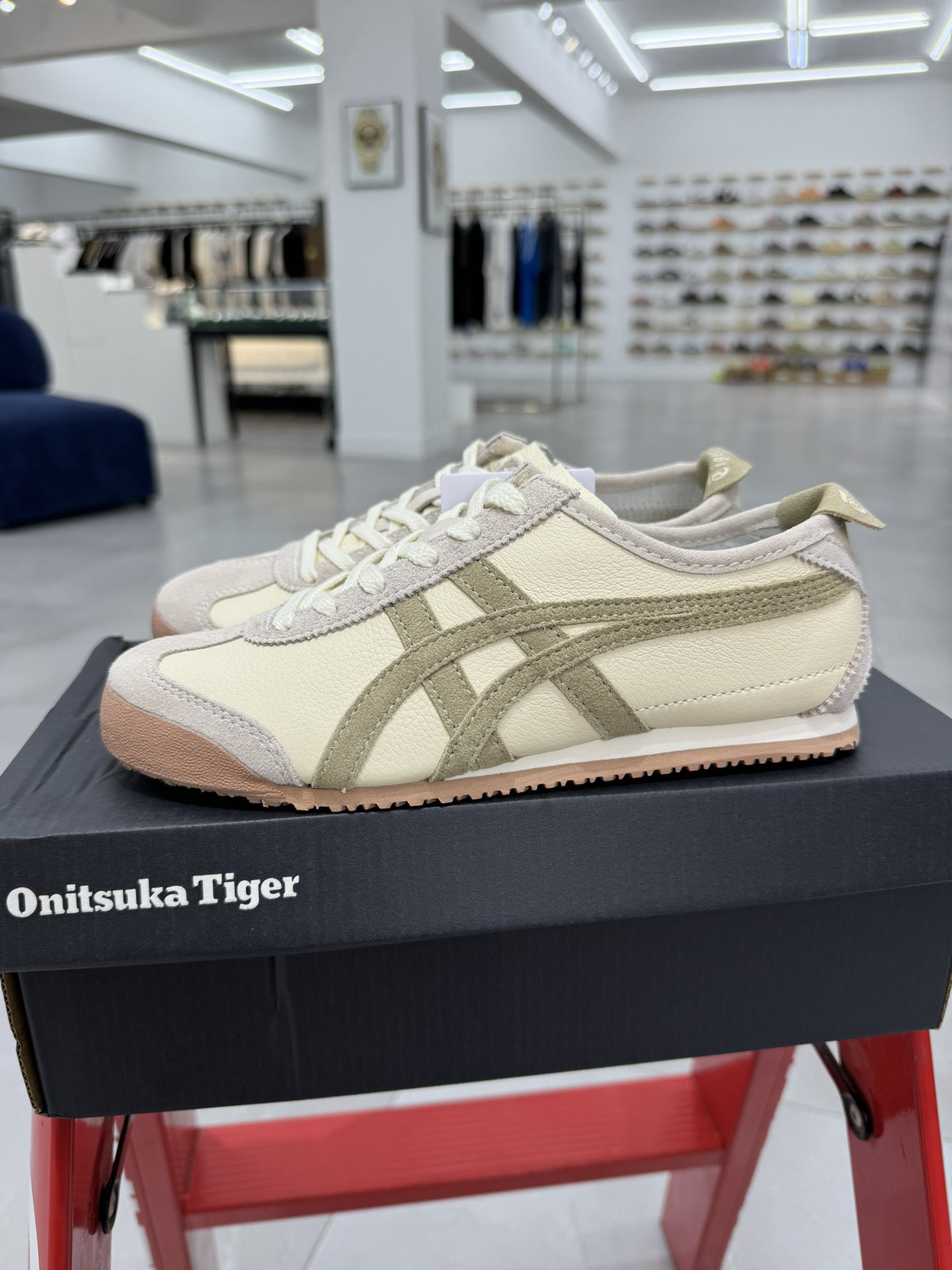 
PK版出货！顶级头层，最强品质！
鬼冢虎 巴斯光年 灰棕
ASICS Tiger  Mexico 66