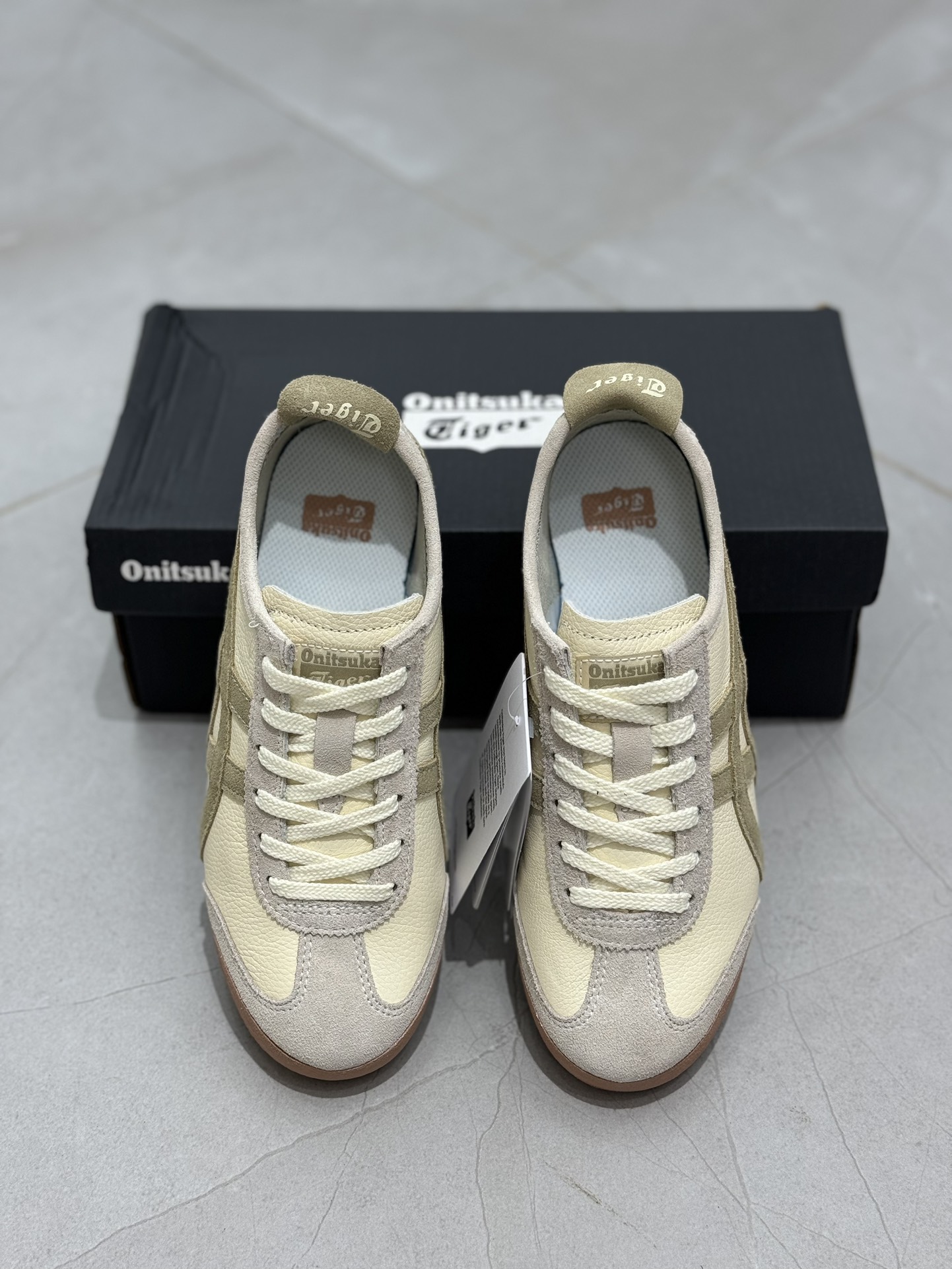
PK版出货！顶级头层，最强品质！
鬼冢虎 巴斯光年 灰棕
ASICS Tiger  Mexico 66