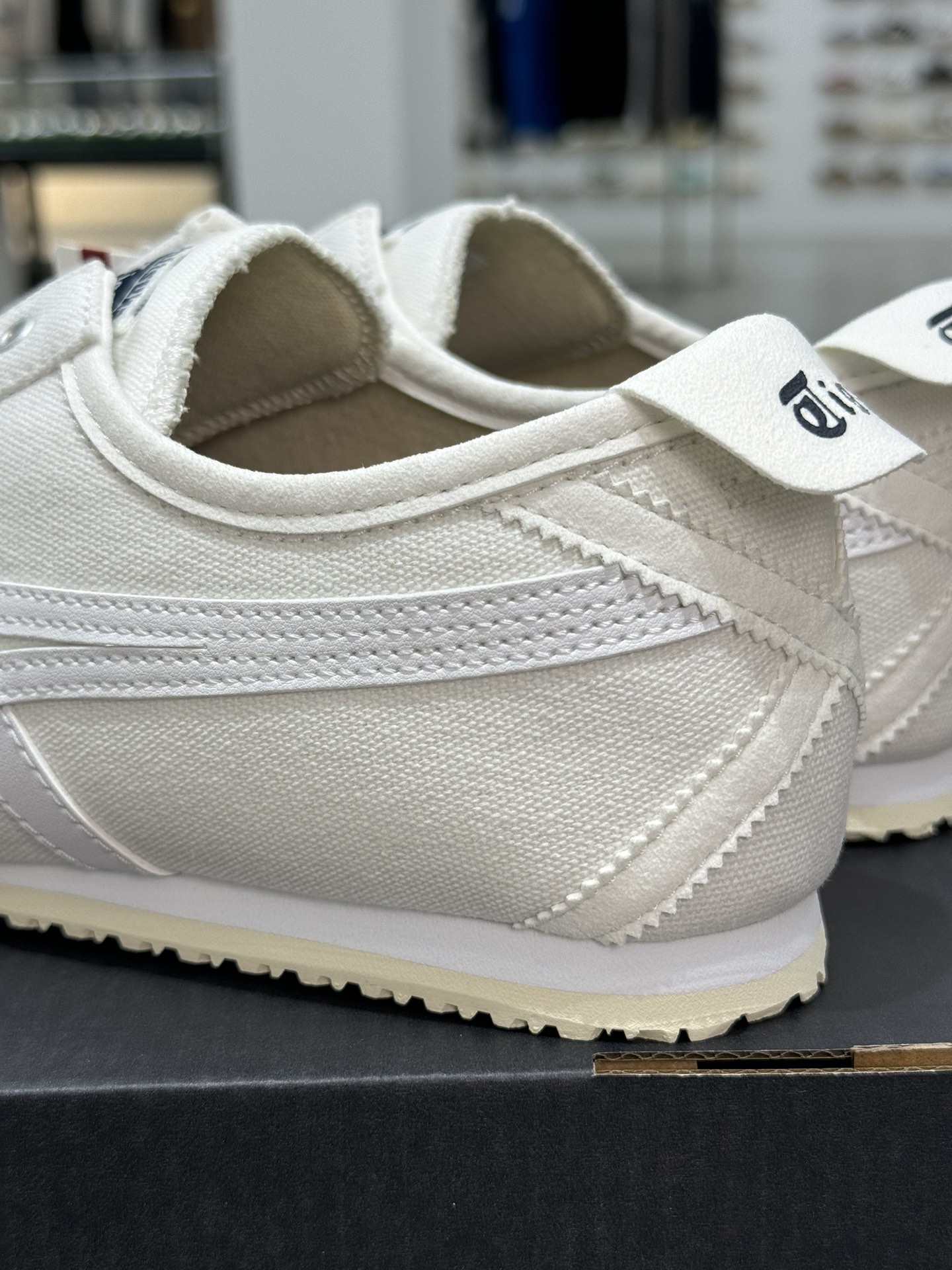 
PK版出货！顶级布面，最强品质！
鬼冢虎 帆布面一脚蹬纯白
ASICS Tiger  Mexico 6