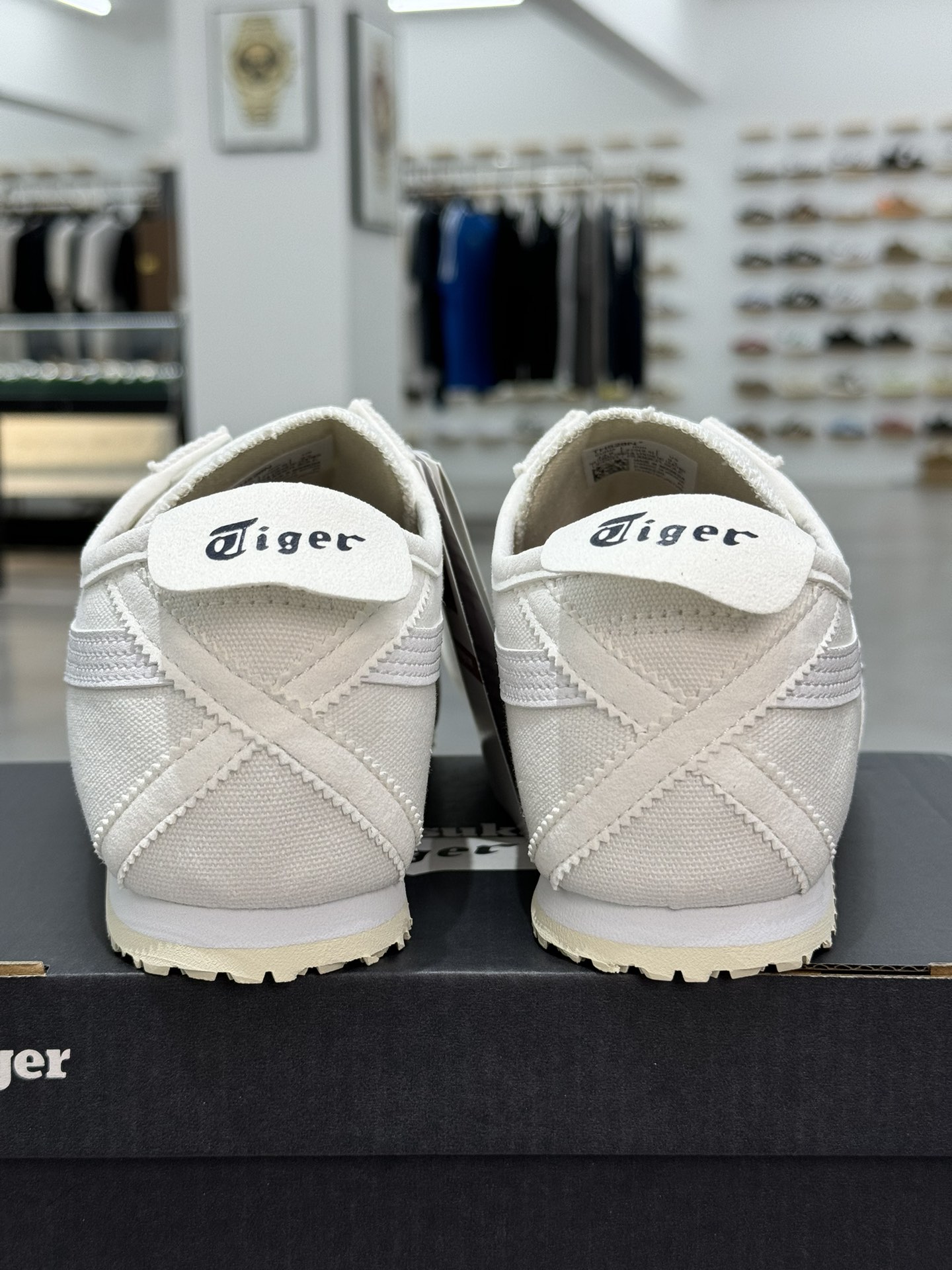 
PK版出货！顶级布面，最强品质！
鬼冢虎 帆布面一脚蹬纯白
ASICS Tiger  Mexico 6