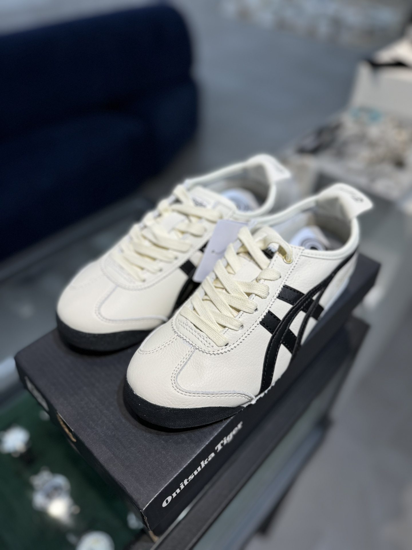 
PK版出货！顶级头层，最强品质！
鬼冢虎 皮革面乳白色
ASICS Tiger  Mexico 66 
