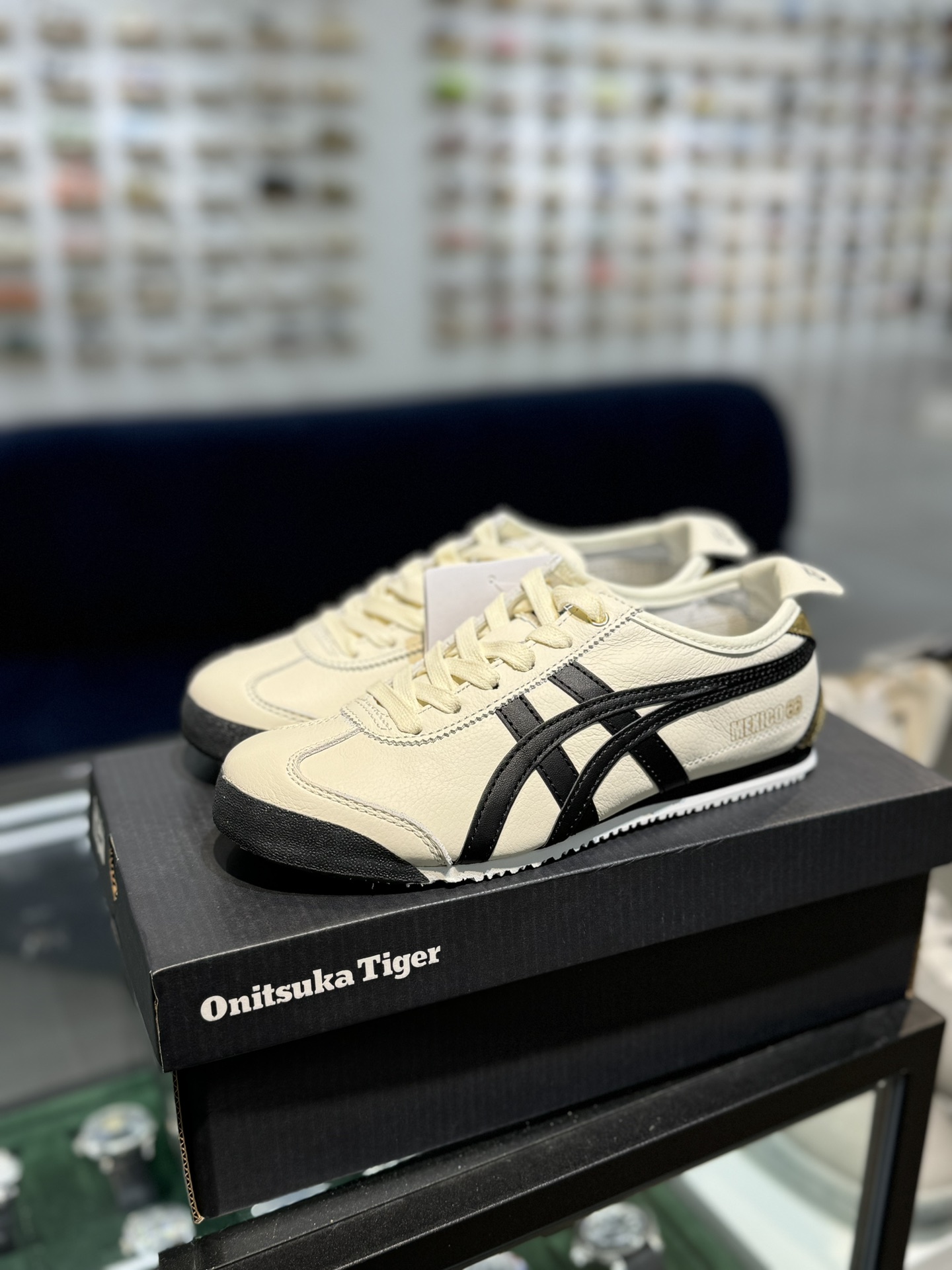 
PK版出货！顶级头层，最强品质！
鬼冢虎 皮革面乳白色
ASICS Tiger  Mexico 66 