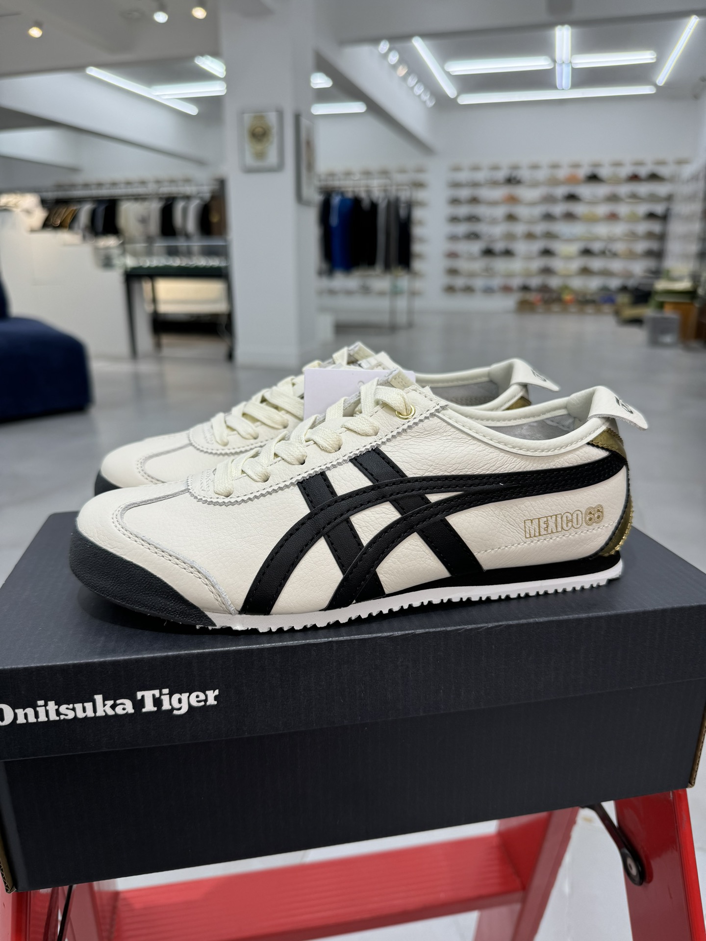 
PK版出货！顶级头层，最强品质！
鬼冢虎 皮革面乳白色
ASICS Tiger  Mexico 66 