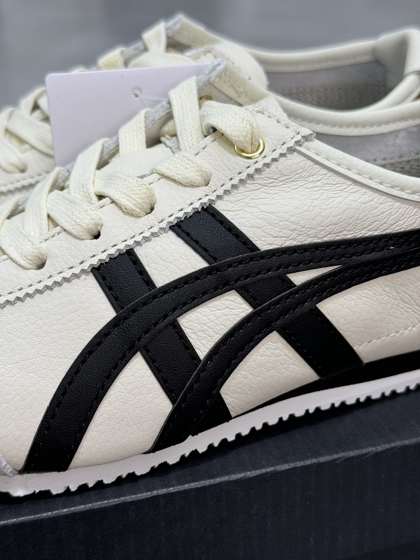 
PK版出货！顶级头层，最强品质！
鬼冢虎 皮革面乳白色
ASICS Tiger  Mexico 66 