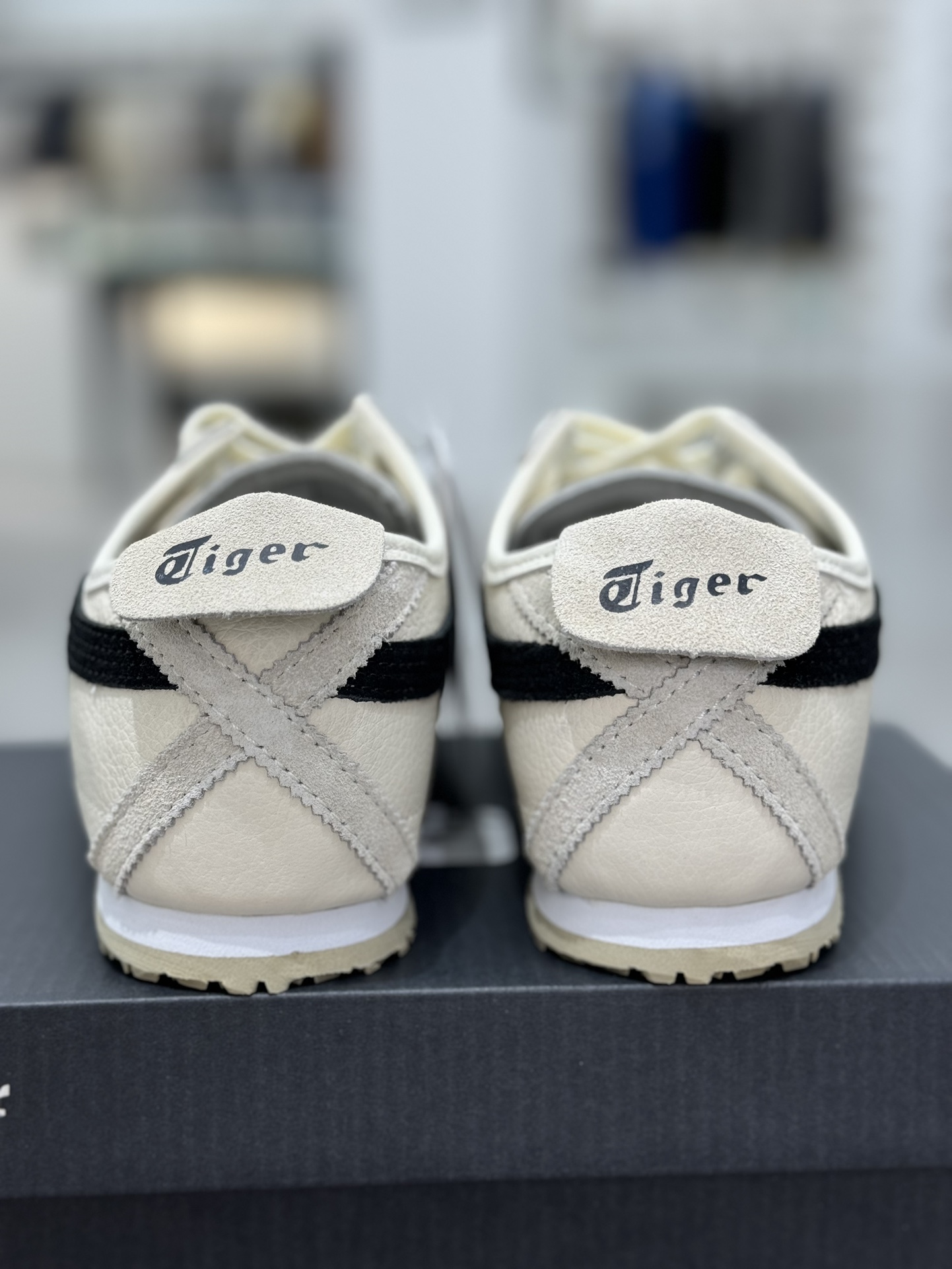 
PK版出货！顶级头层，最强品质！
鬼冢虎 皮革面桦木黑
ASICS Tiger  Mexico 66 