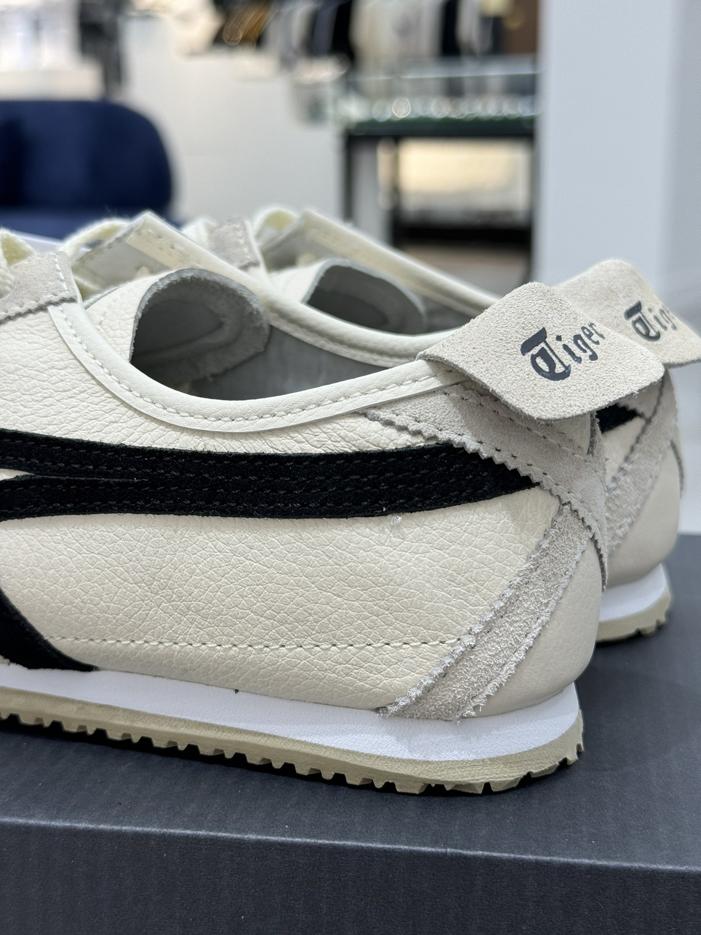 
PK版出货！顶级头层，最强品质！
鬼冢虎 皮革面桦木黑
ASICS Tiger  Mexico 66 