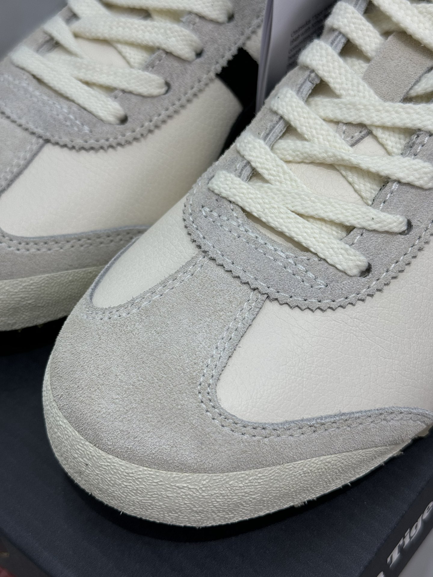 
PK版出货！顶级头层，最强品质！
鬼冢虎 皮革面桦木黑
ASICS Tiger  Mexico 66 