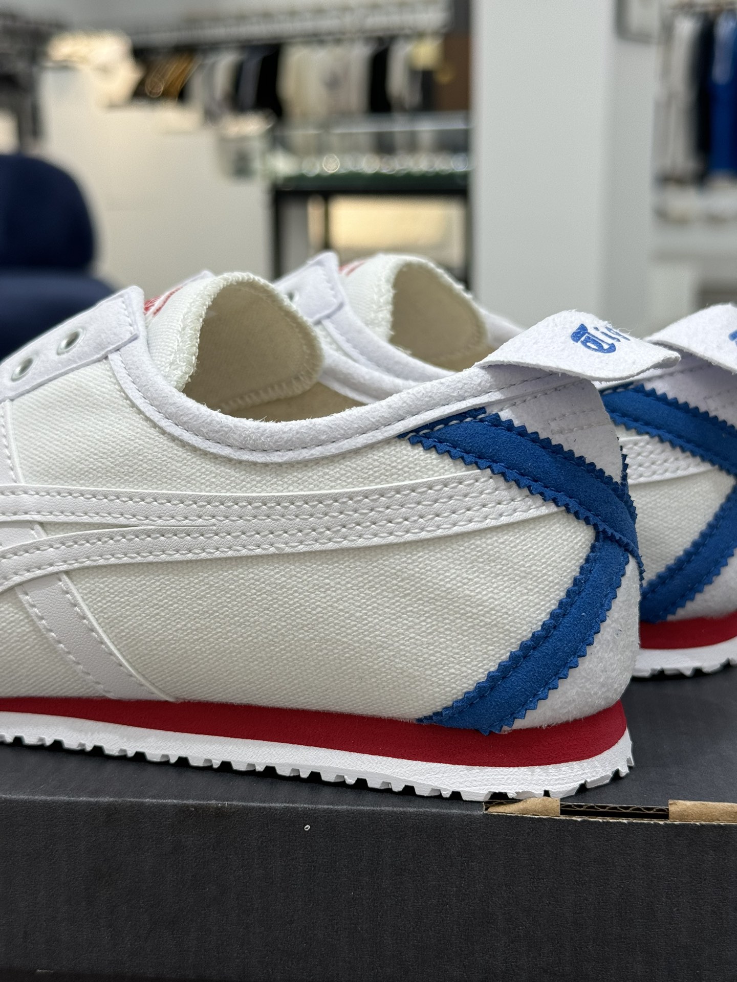 
PK版出货！顶级布面，最强品质！
鬼冢虎 帆布面一脚蹬白蓝红
ASICS Tiger  Mexico 