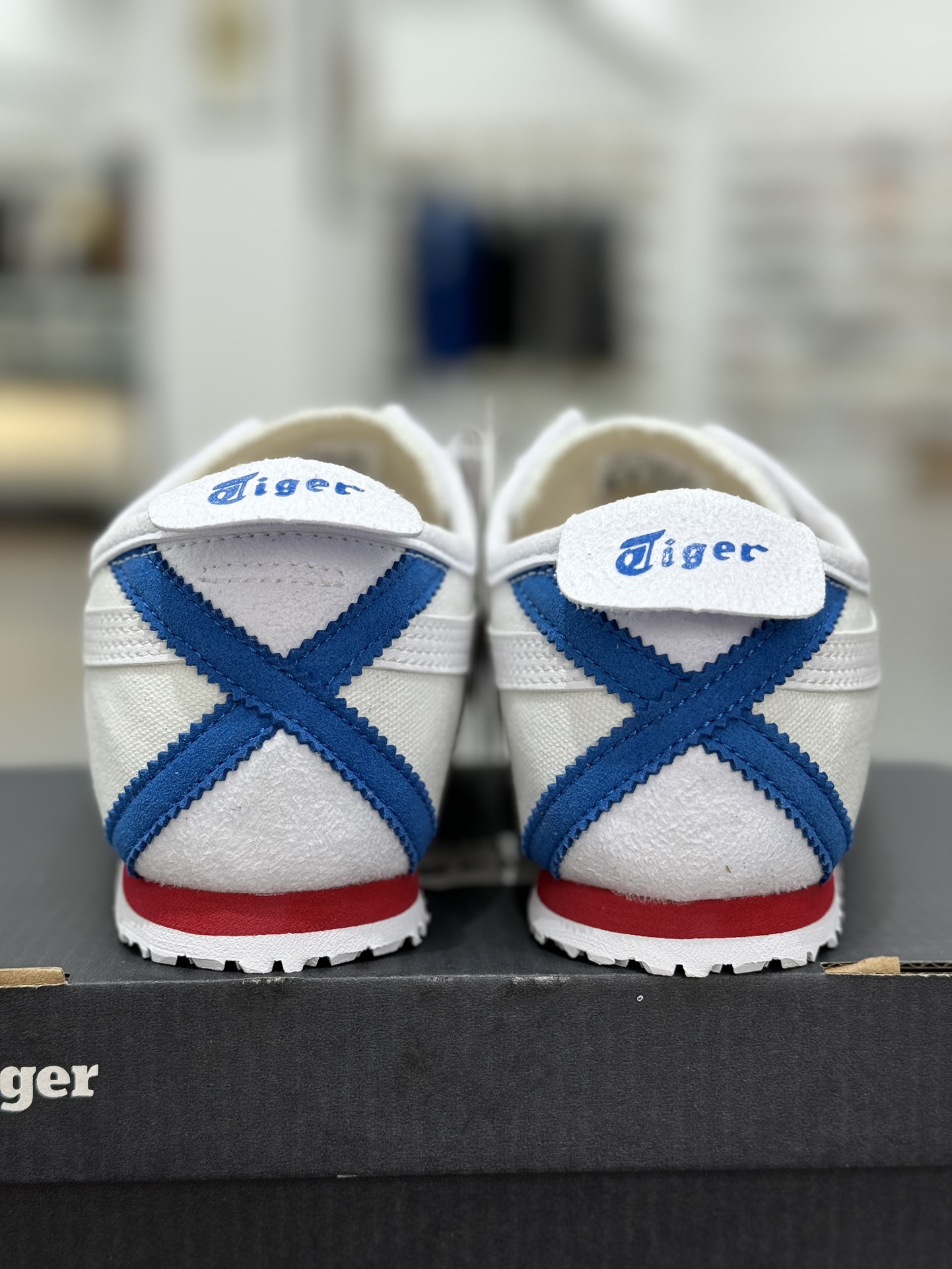 
PK版出货！顶级布面，最强品质！
鬼冢虎 帆布面一脚蹬白蓝红
ASICS Tiger  Mexico 