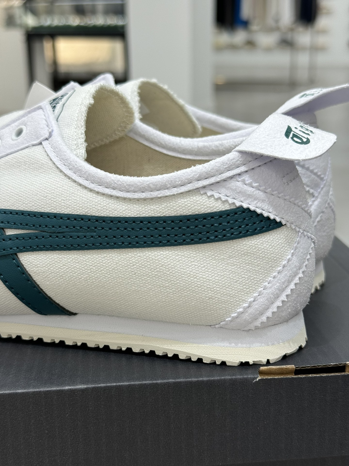 
PK版出货！顶级布面，最强品质！
鬼冢虎 帆布面一脚蹬李小龙白绿
ASICS Tiger  Mexic