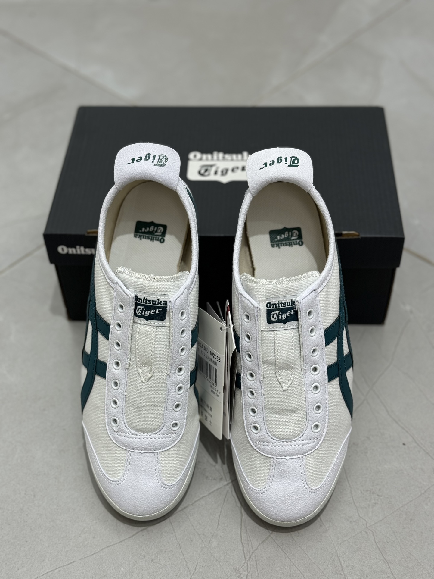 
PK版出货！顶级布面，最强品质！
鬼冢虎 帆布面一脚蹬李小龙白绿
ASICS Tiger  Mexic
