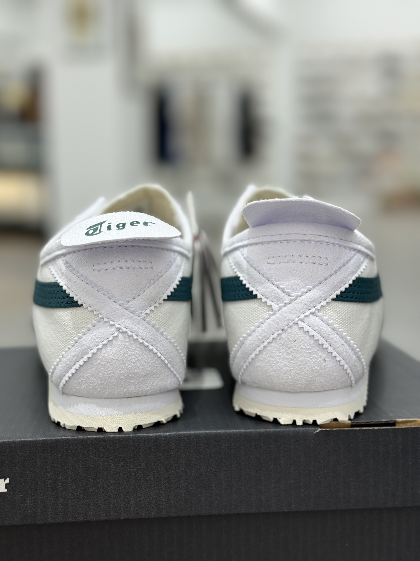 
PK版出货！顶级布面，最强品质！
鬼冢虎 帆布面一脚蹬李小龙白绿
ASICS Tiger  Mexic
