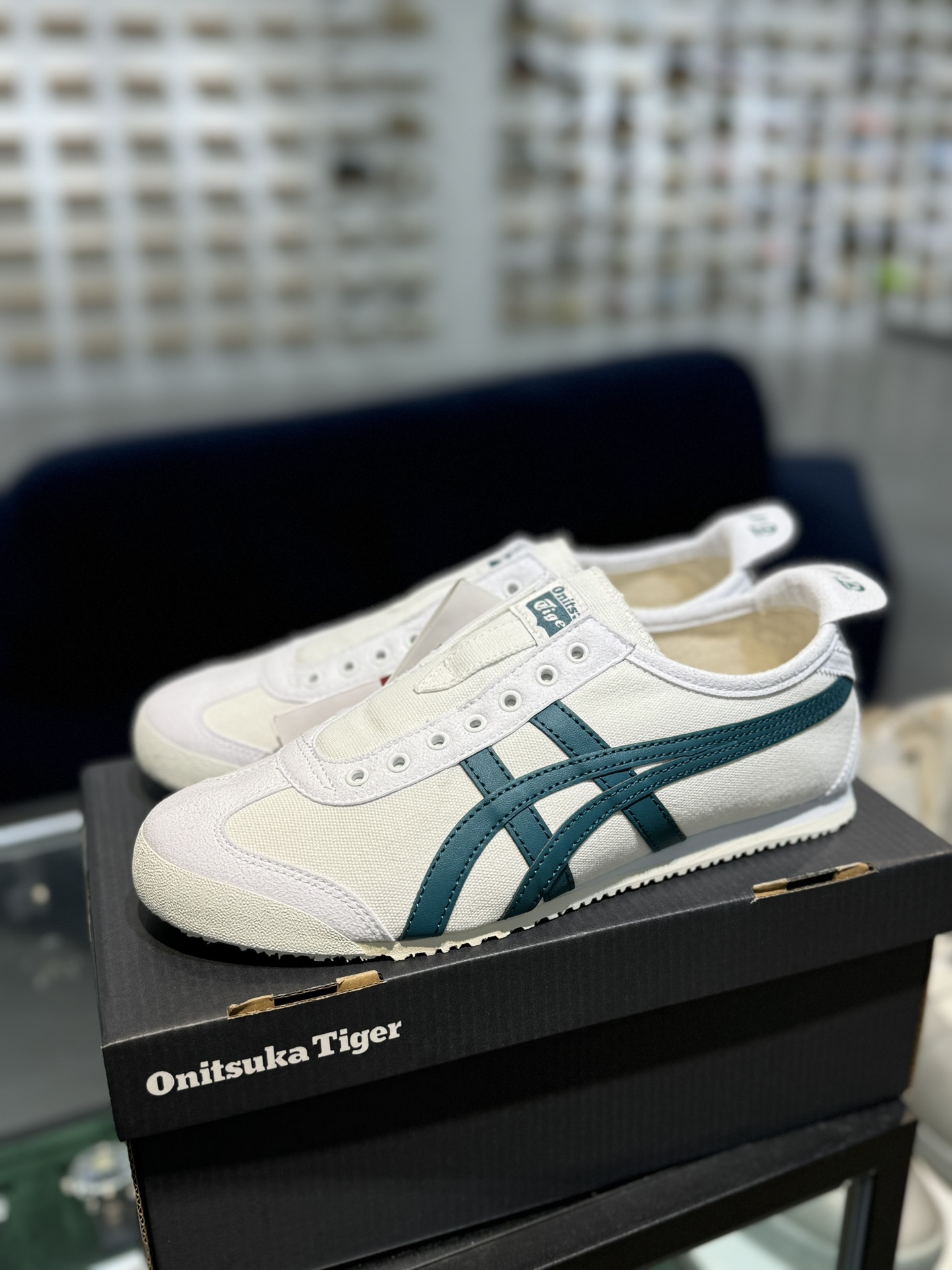 
PK版出货！顶级布面，最强品质！
鬼冢虎 帆布面一脚蹬李小龙白绿
ASICS Tiger  Mexic