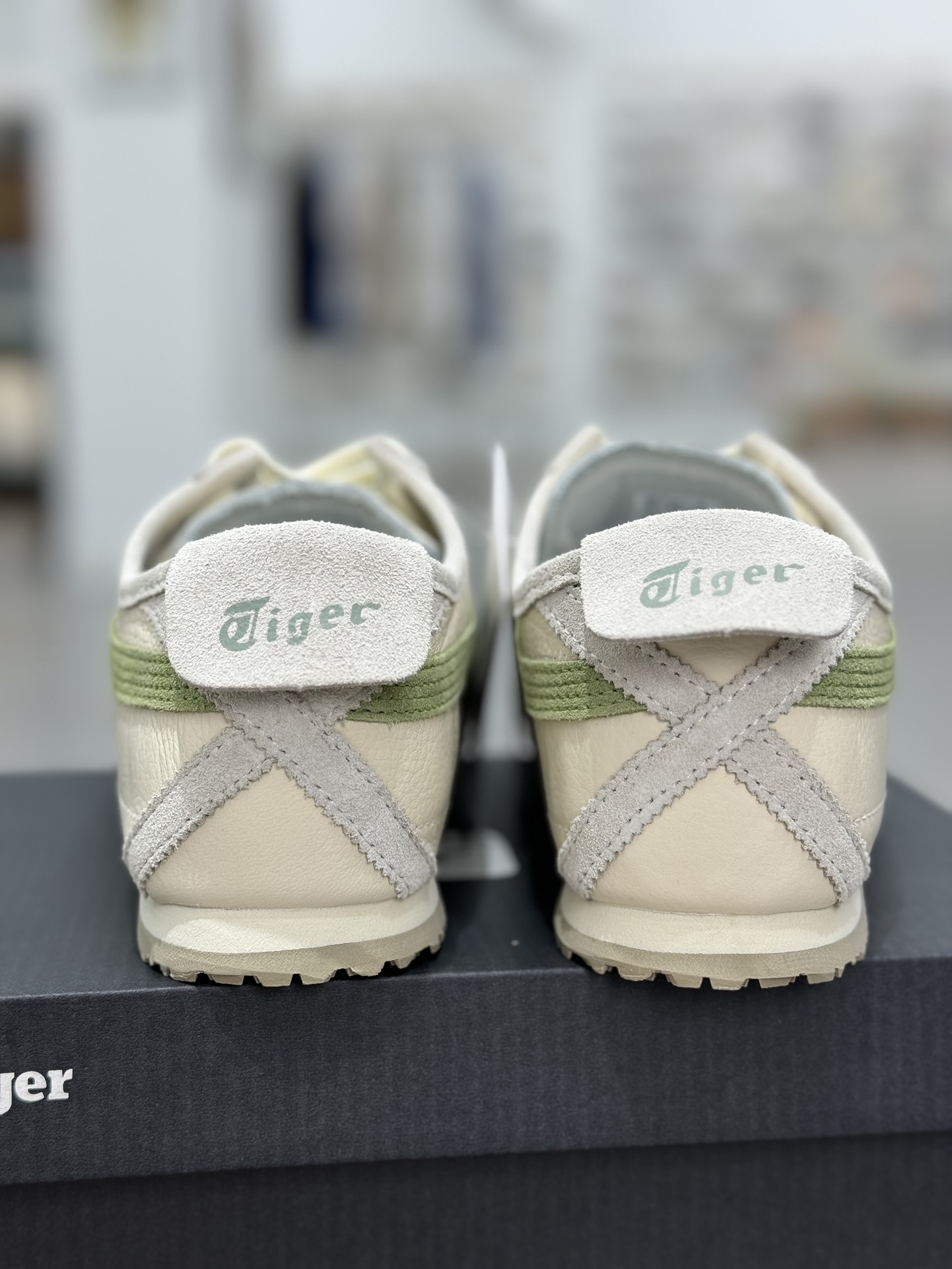 
PK版出货！顶级头层，最强品质！
鬼冢虎 皮革面白嫩绿
ASICS Tiger  Mexico 66 