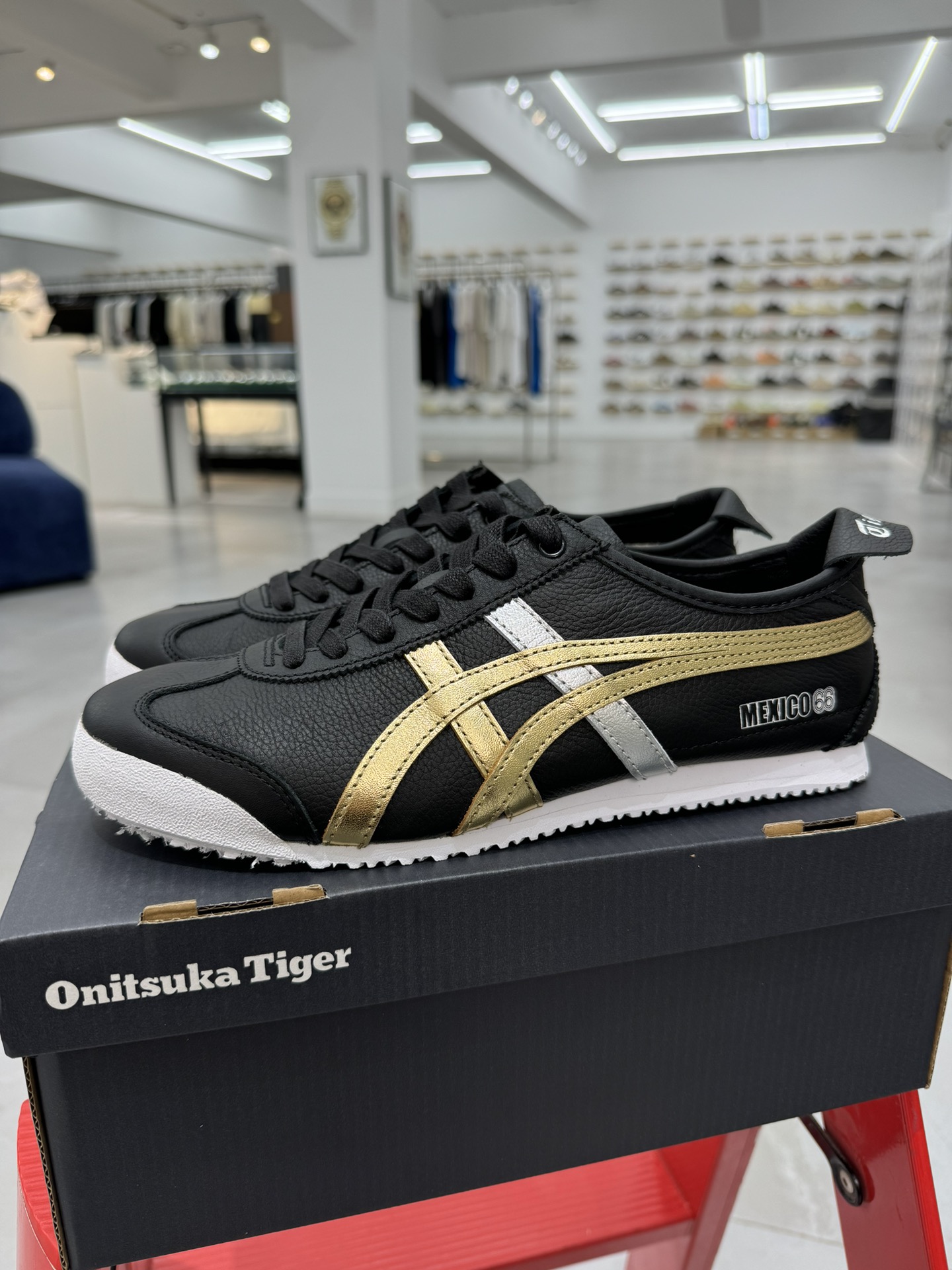 
PK版出货！顶级头层，最强品质！
鬼冢虎 皮革面黑金
ASICS Tiger  Mexico 66 牛
