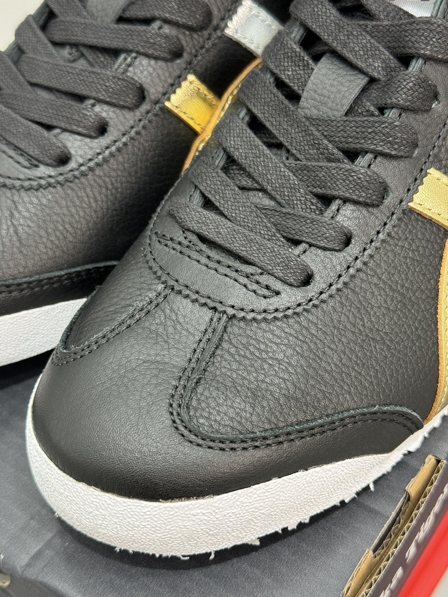 
PK版出货！顶级头层，最强品质！
鬼冢虎 皮革面黑金
ASICS Tiger  Mexico 66 牛