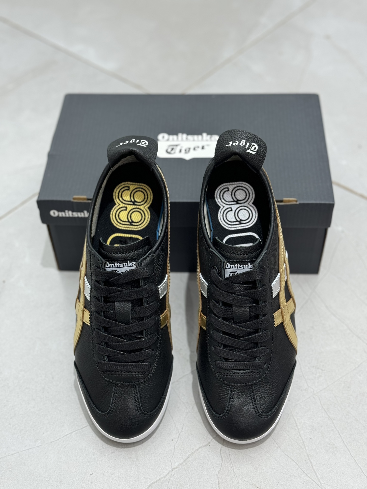 
PK版出货！顶级头层，最强品质！
鬼冢虎 皮革面黑金
ASICS Tiger  Mexico 66 牛