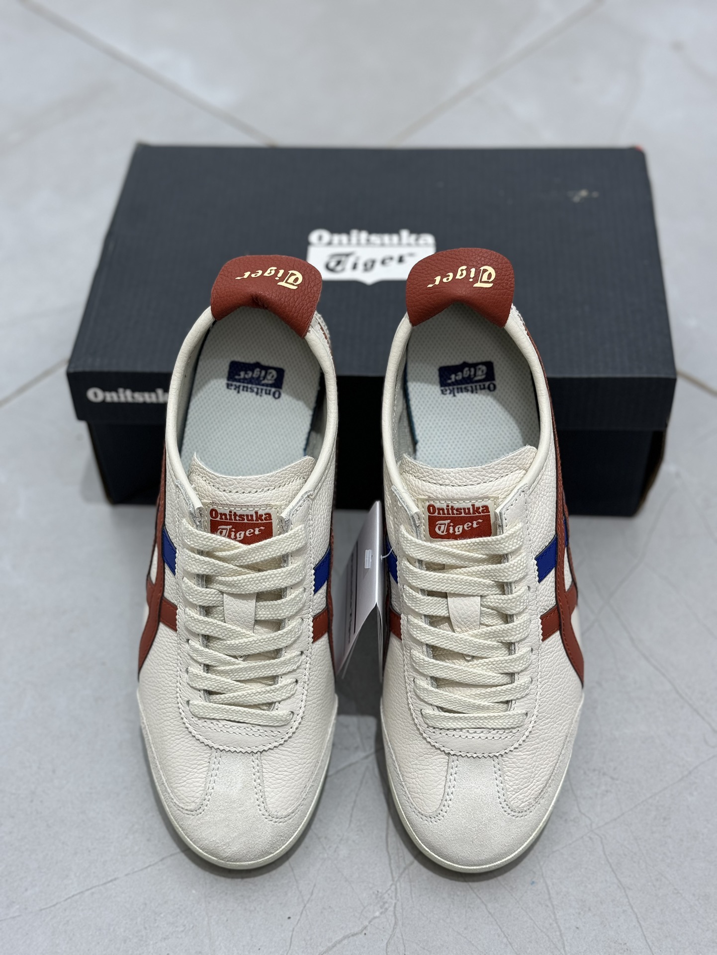 
PK版出货！顶级头层，最强品质！
鬼冢虎 皮革面白棕
ASICS Tiger  Mexico 66 牛