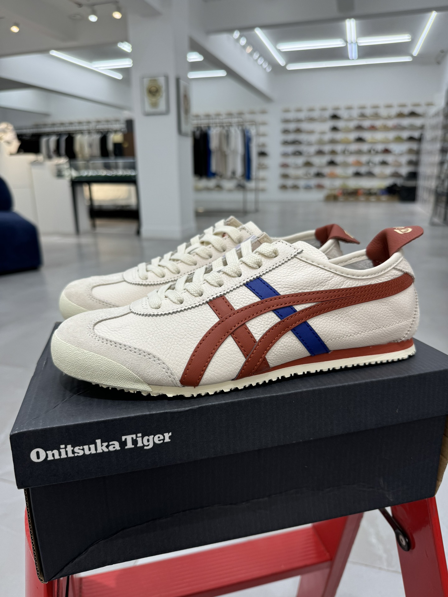 
PK版出货！顶级头层，最强品质！
鬼冢虎 皮革面白棕
ASICS Tiger  Mexico 66 牛