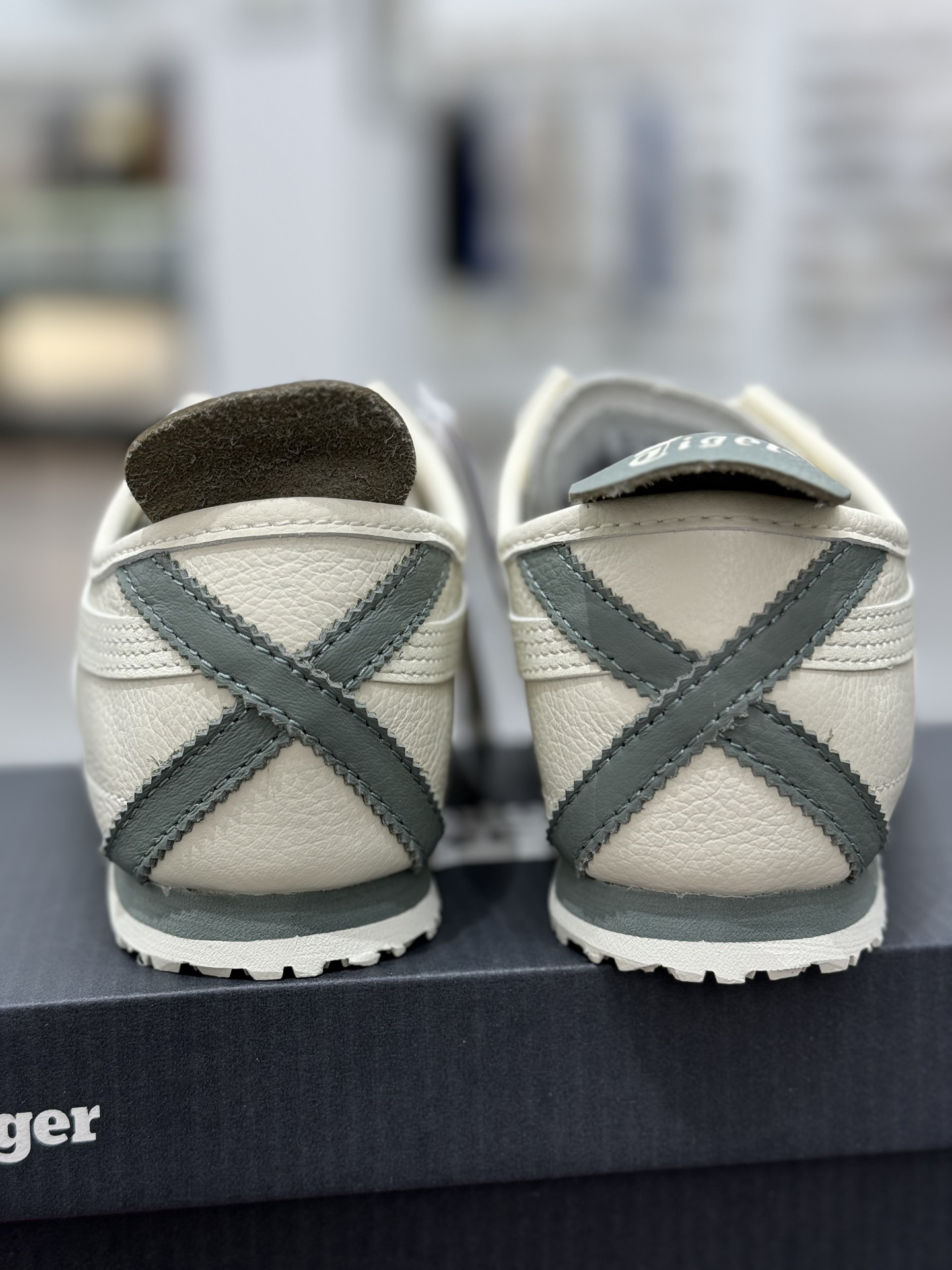 
PK版出货！顶级头层，最强品质！
鬼冢虎 皮革面奶油白
ASICS Tiger  Mexico 66 